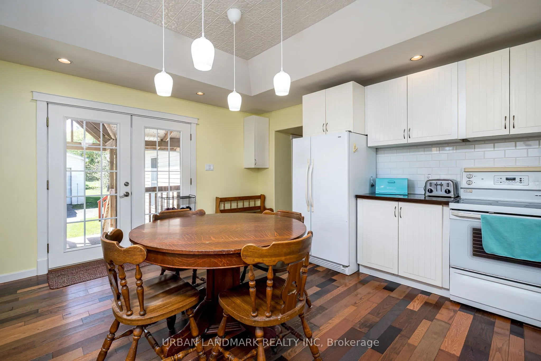 225 St Lawrence Street W