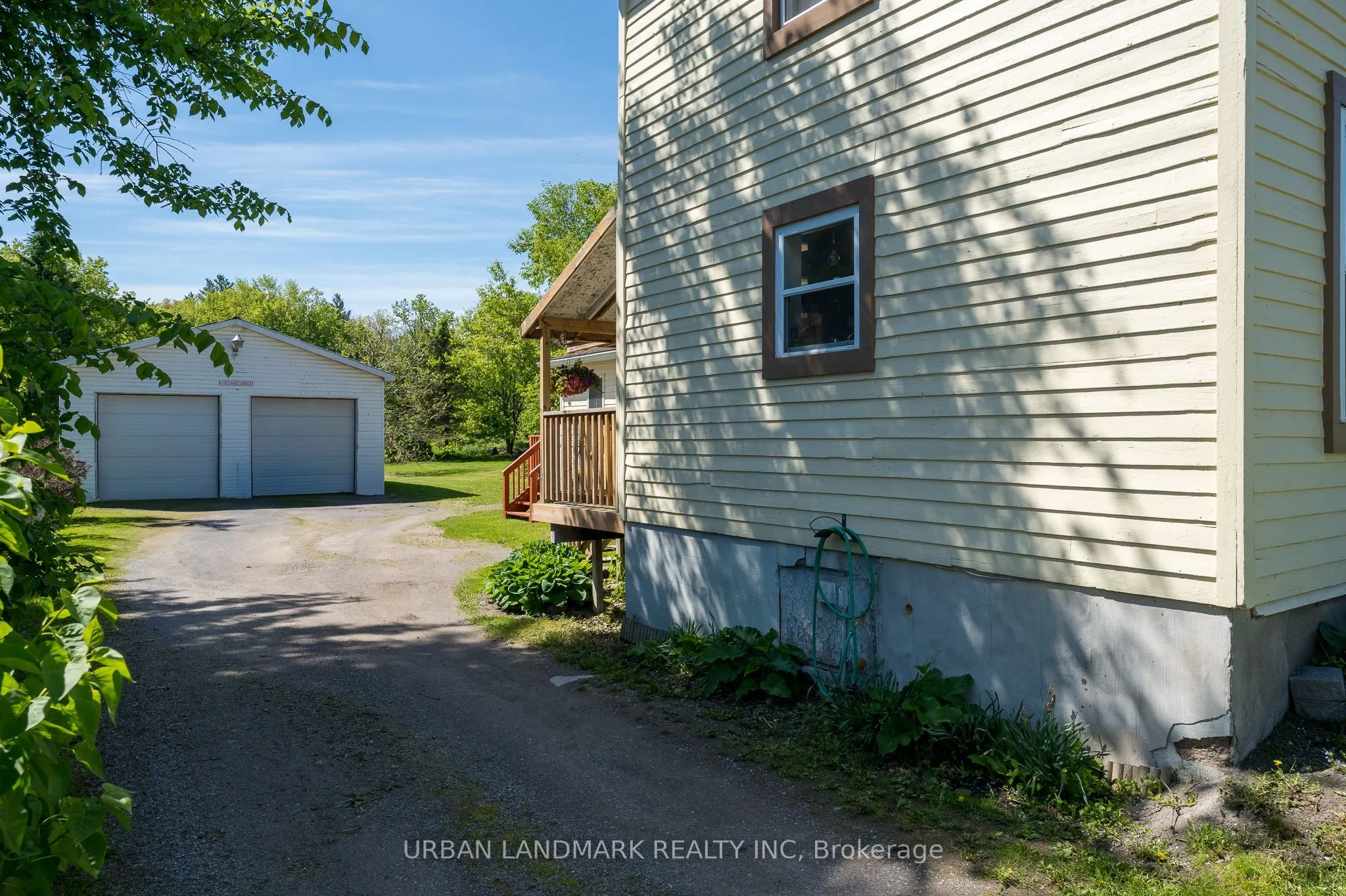225 St Lawrence Street W