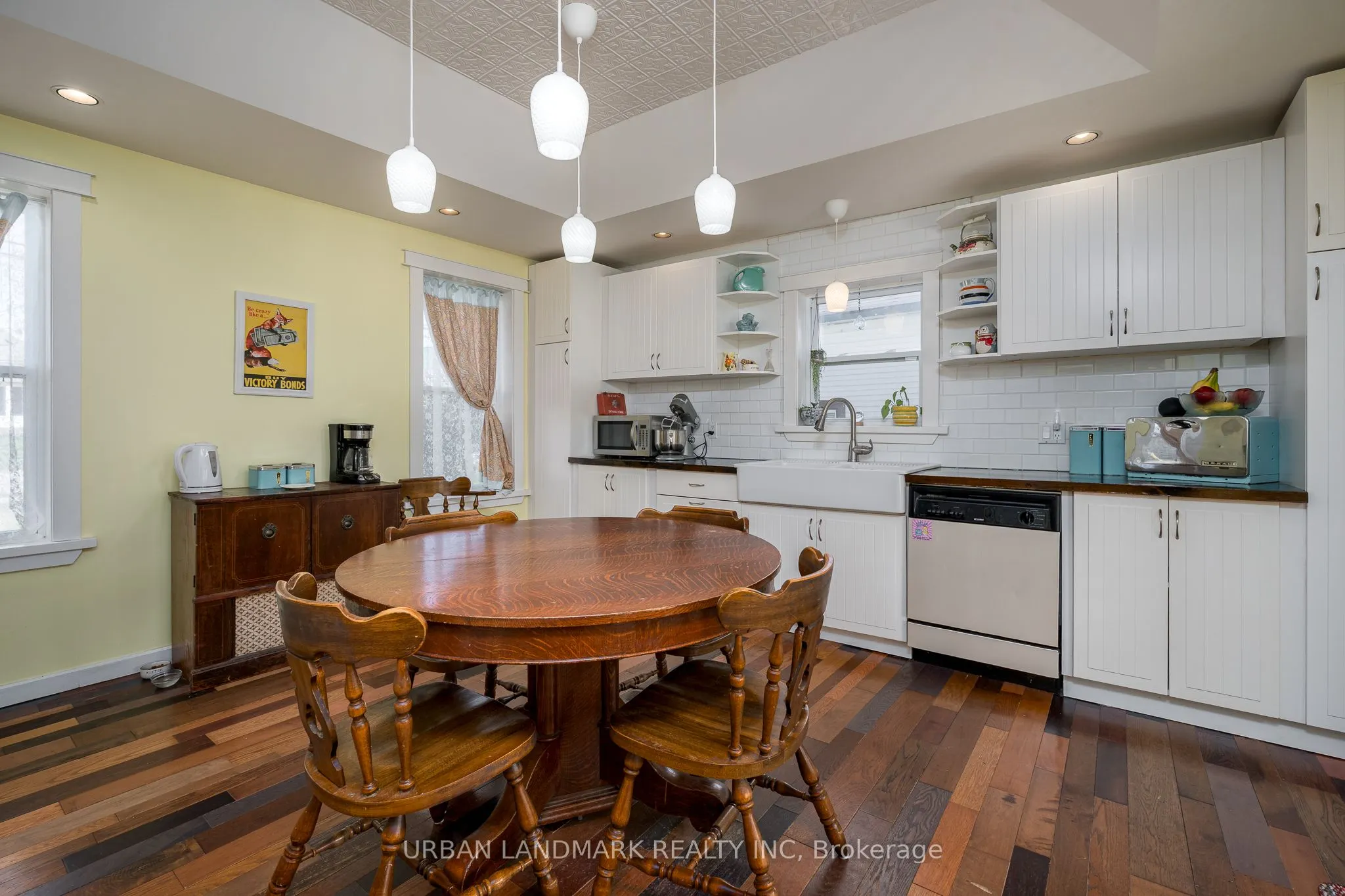 225 St Lawrence Street W