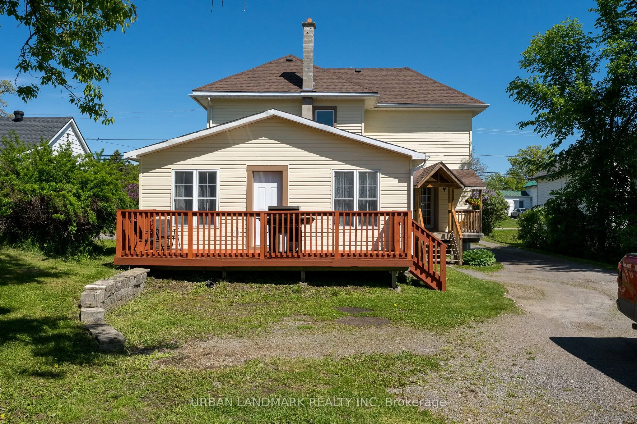 225 St Lawrence Street W