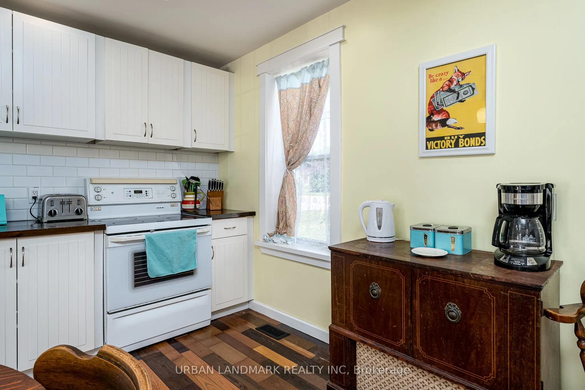 225 St Lawrence Street W