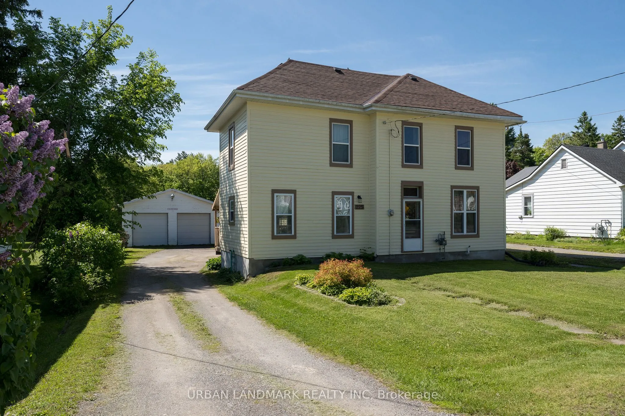 225 St Lawrence Street W