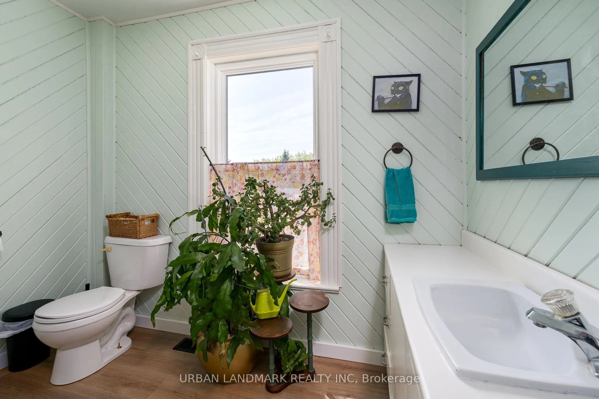 225 St Lawrence Street W