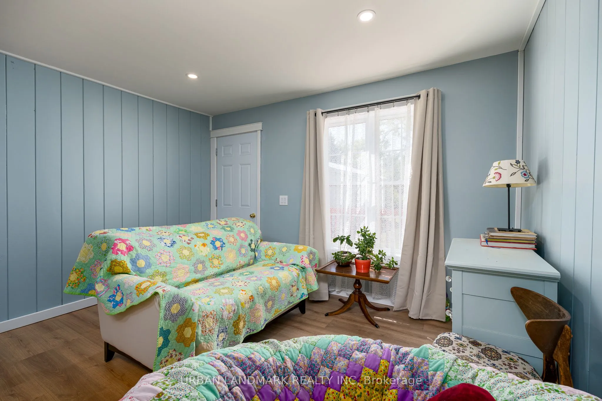 225 St Lawrence Street W