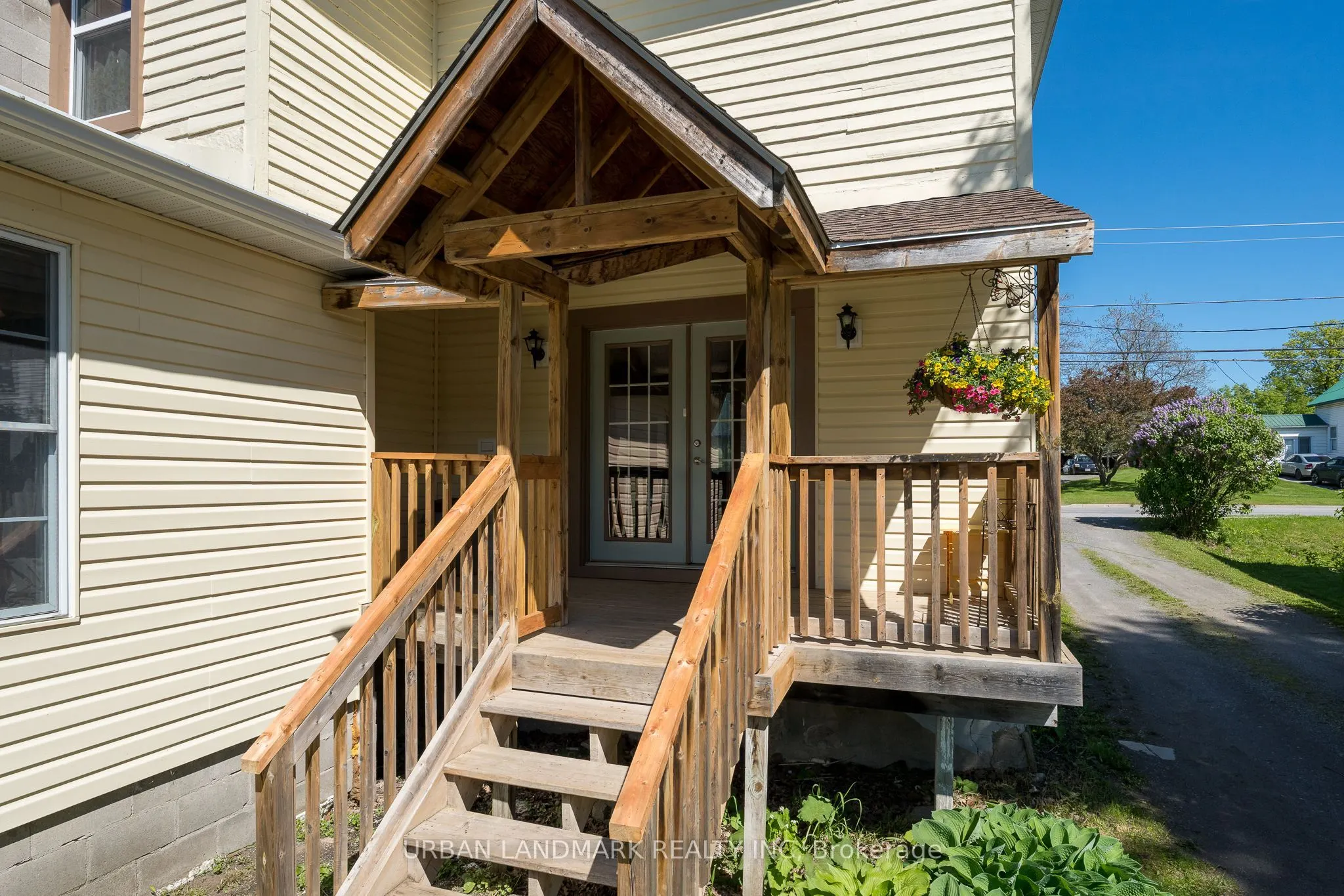 225 St Lawrence Street W