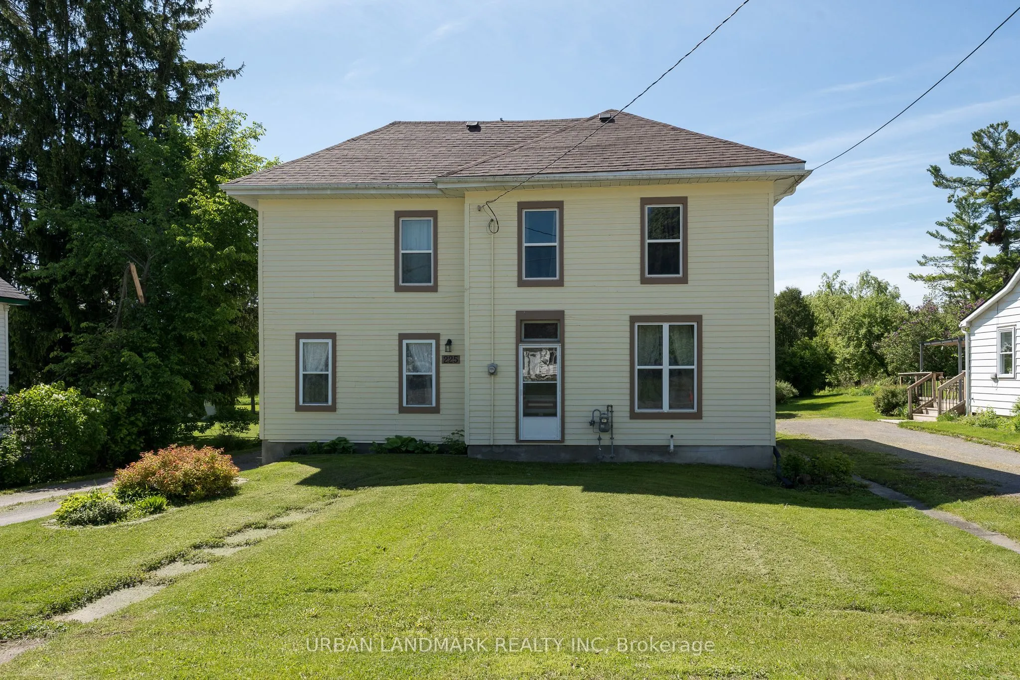 225 St Lawrence Street W