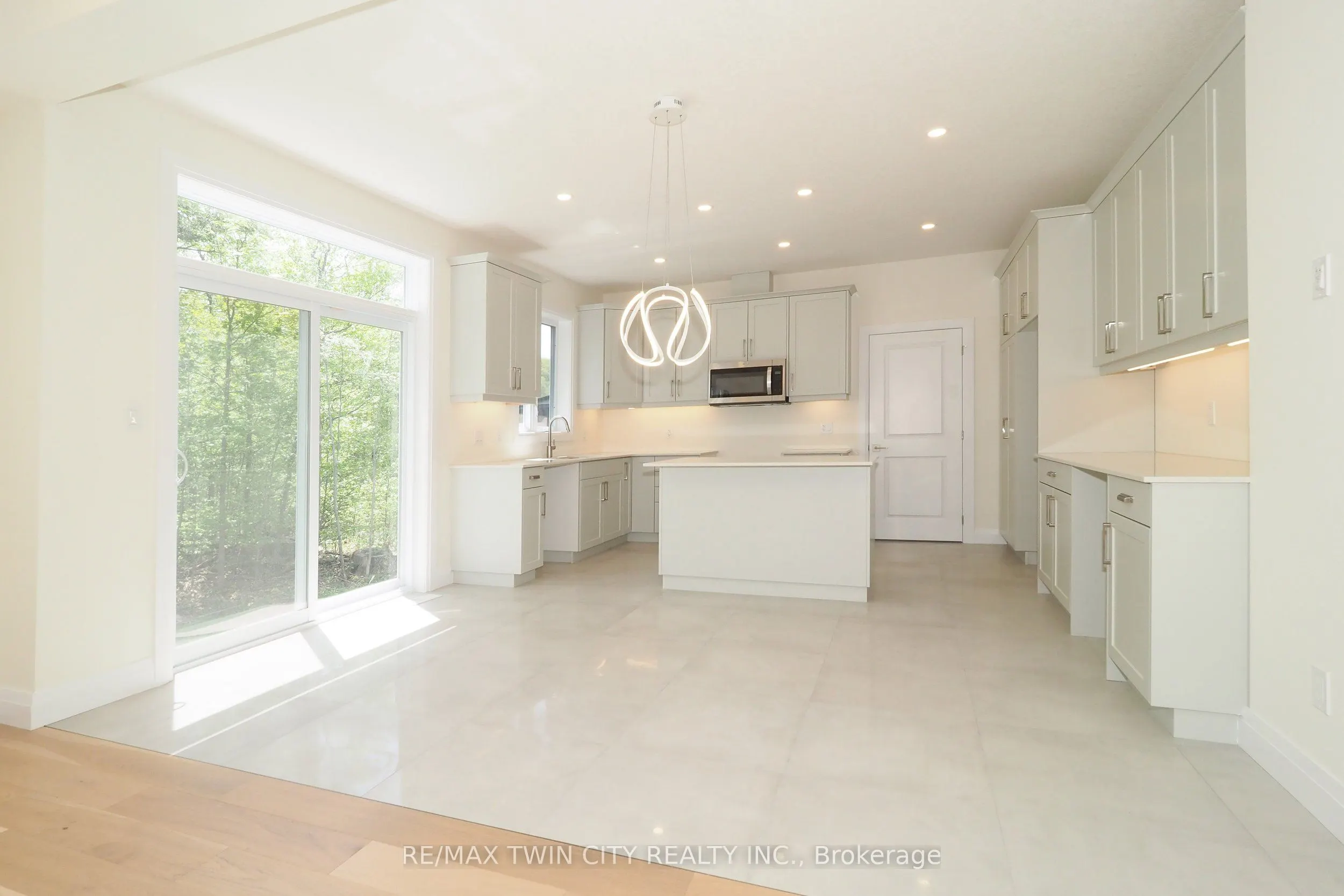 220 JEFFREY Place