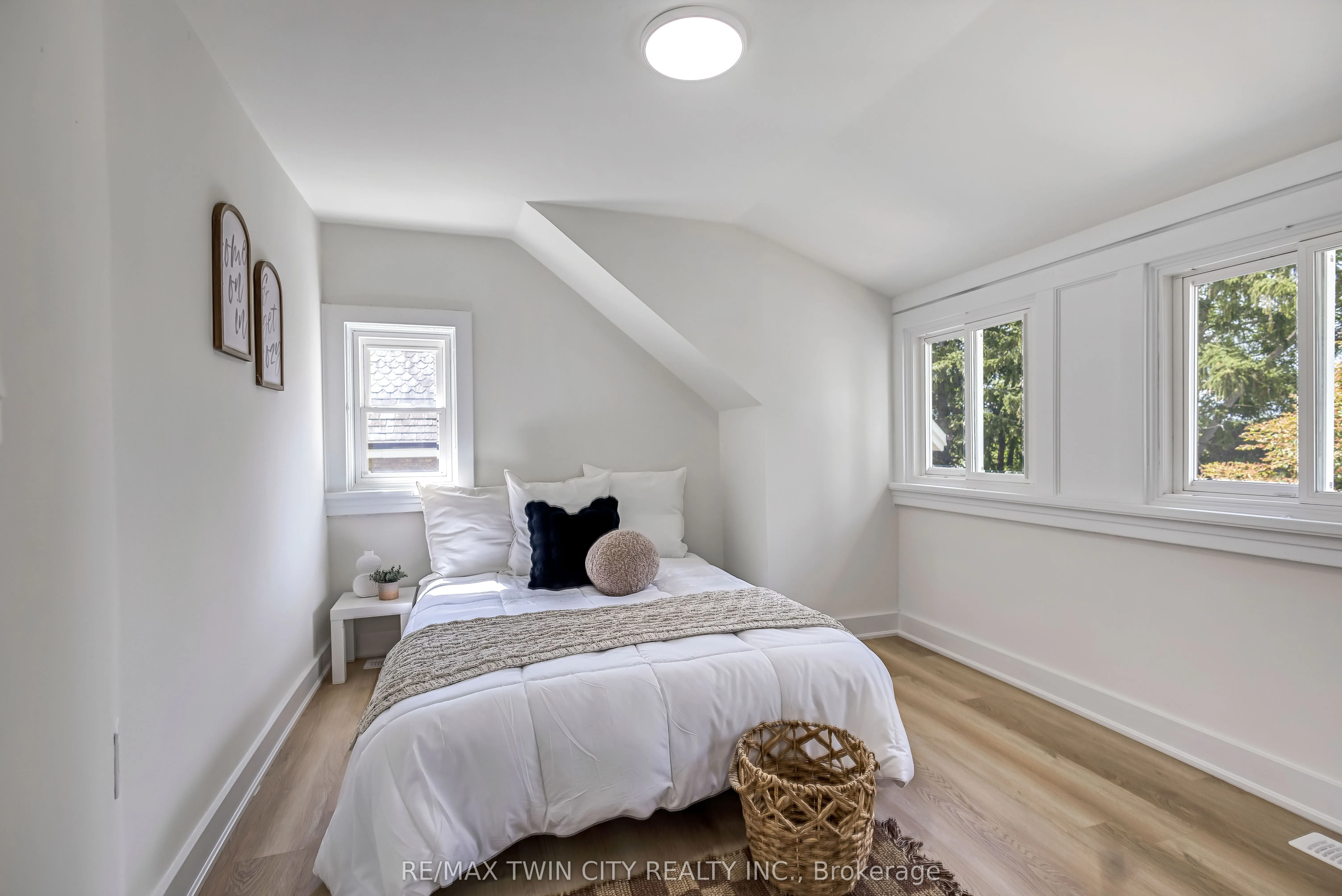 15 Hawarden Avenue