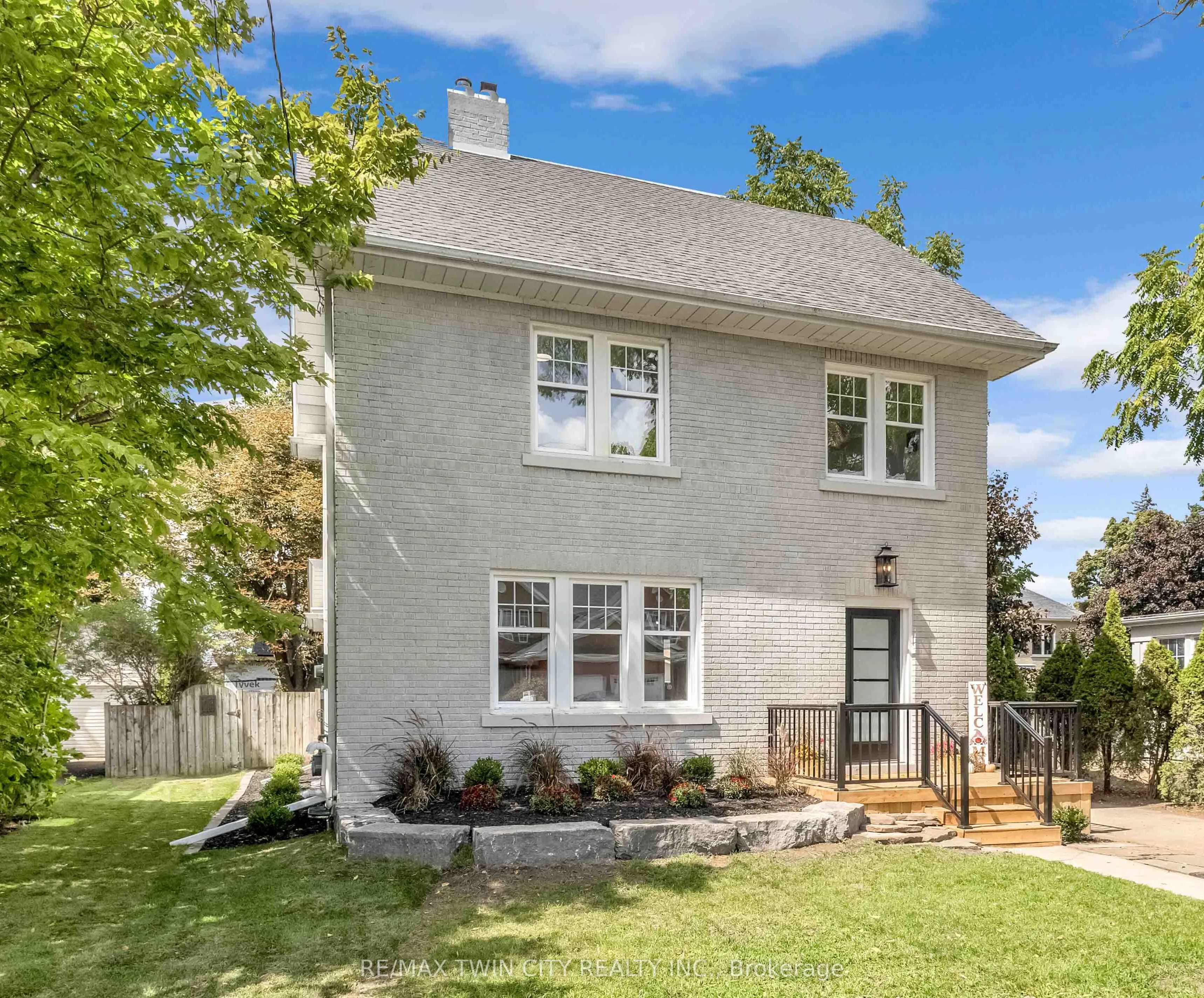 15 Hawarden Avenue