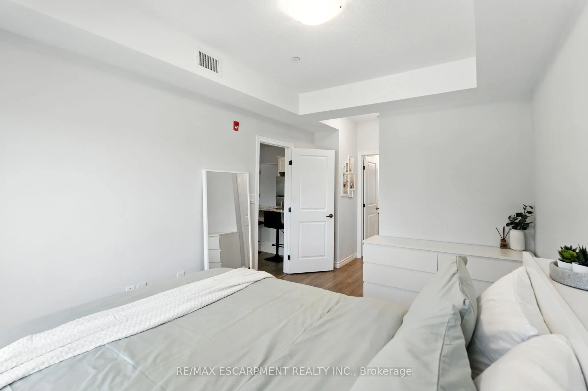 2605 BINBROOK Road, #211