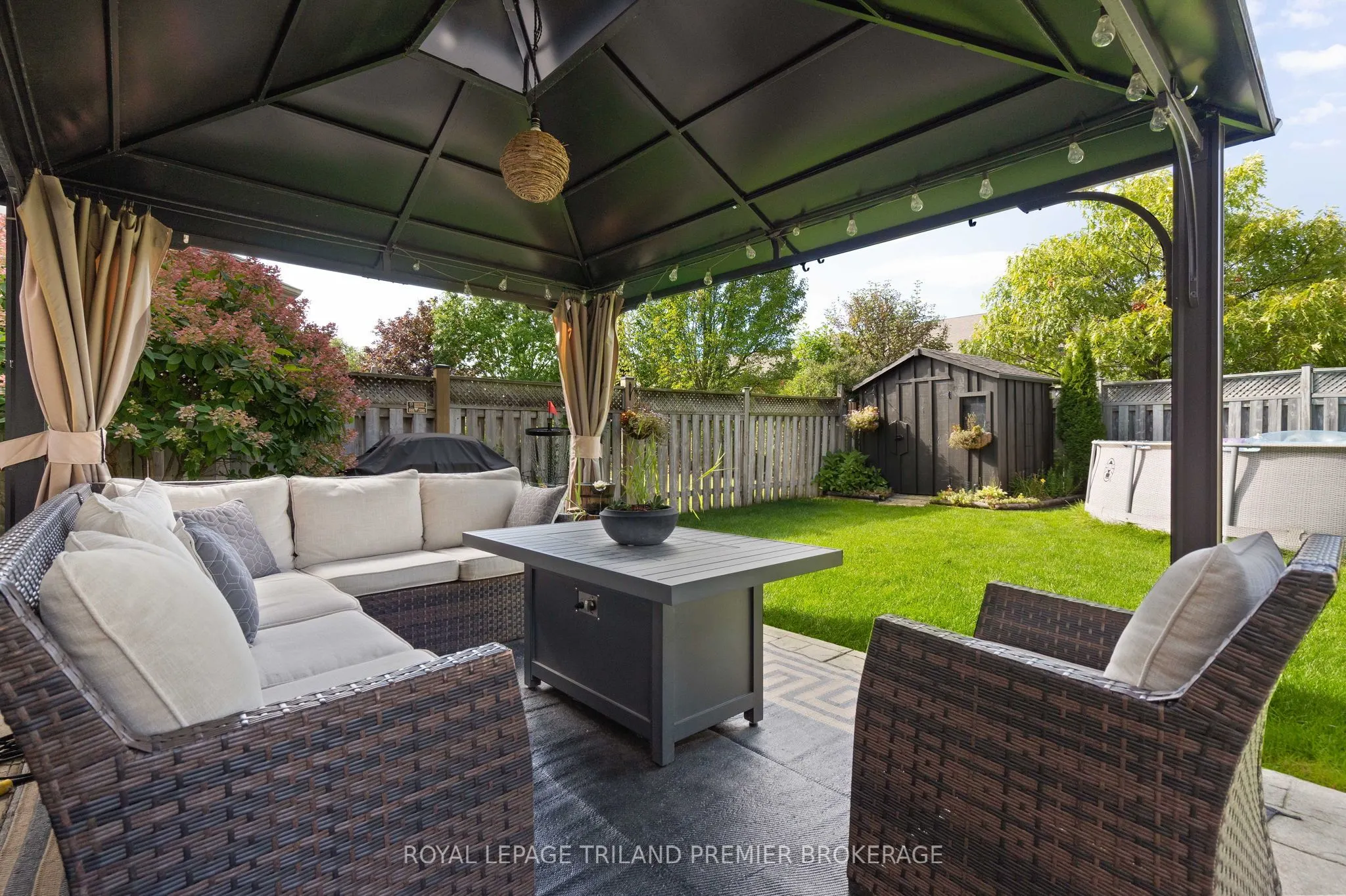 852 Crestview Crescent