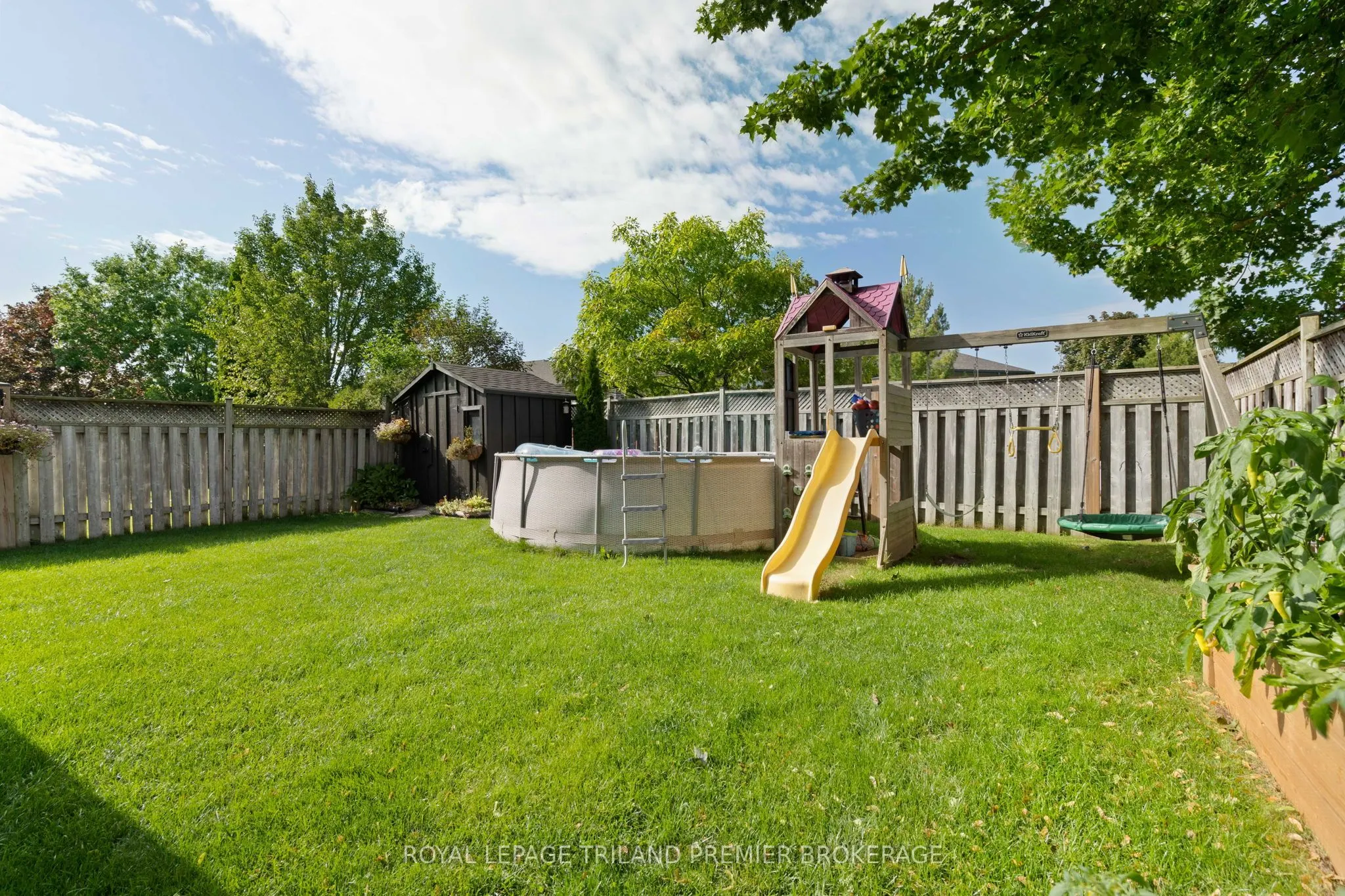852 Crestview Crescent