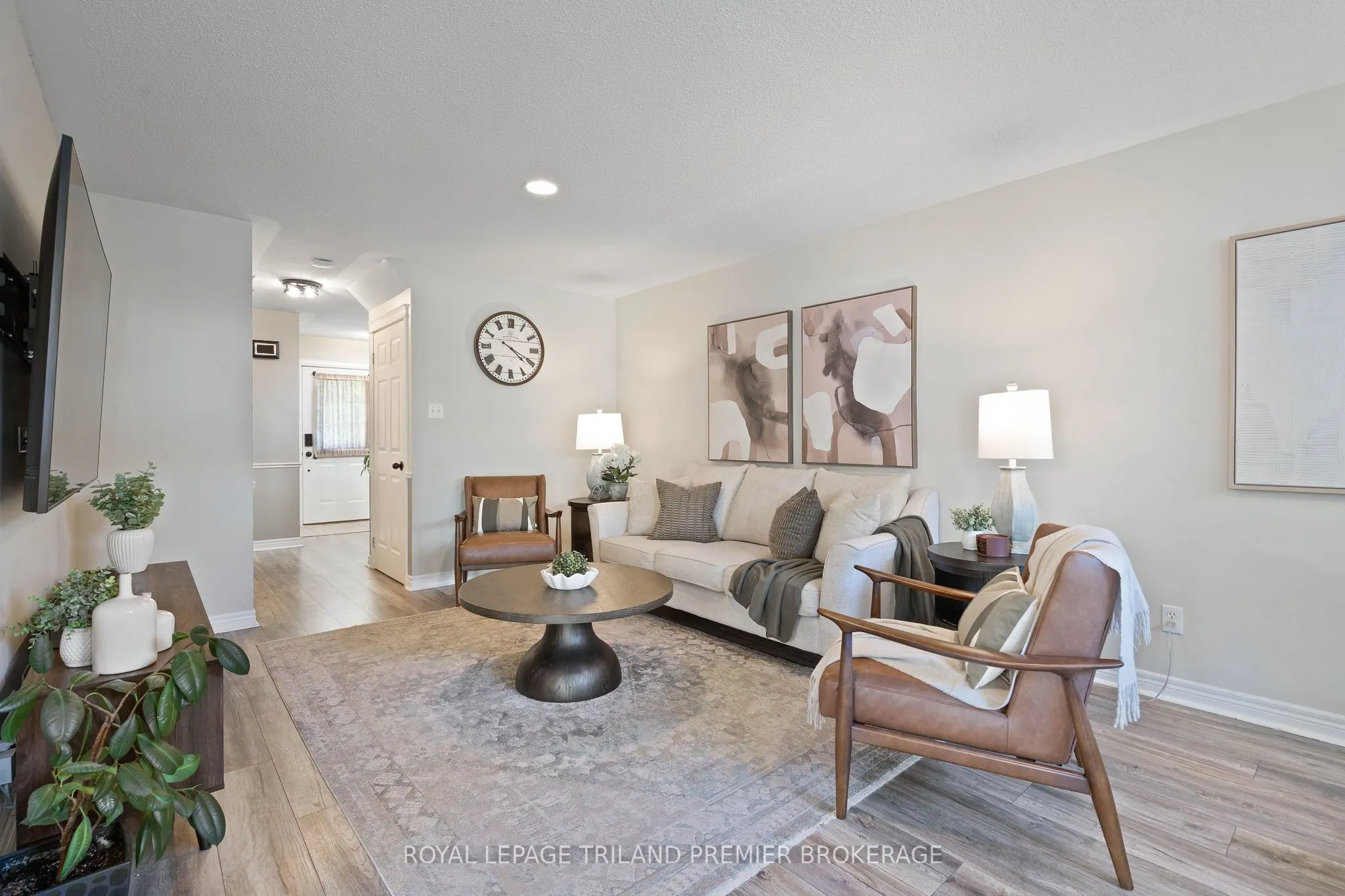 852 Crestview Crescent