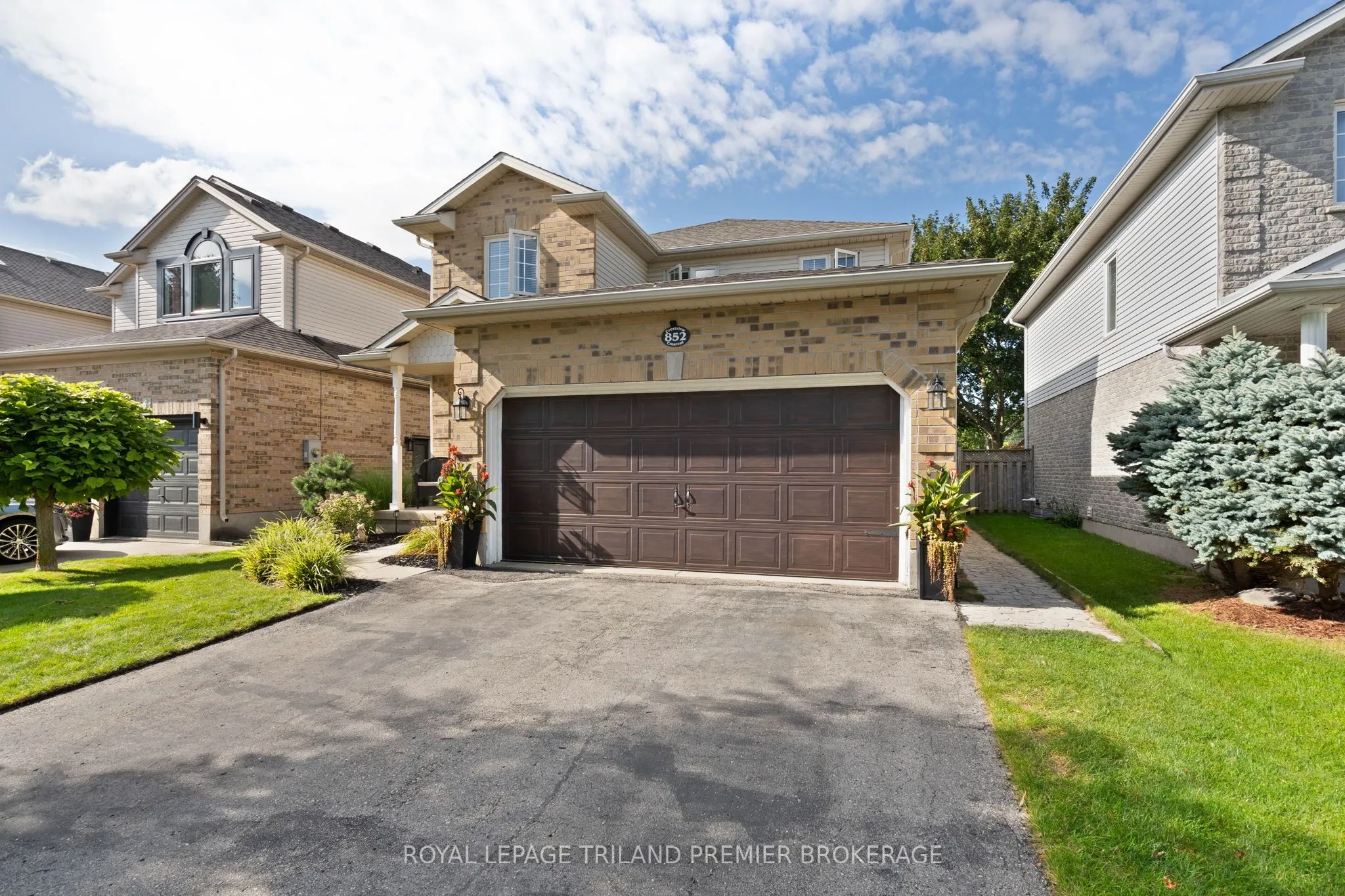 852 Crestview Crescent