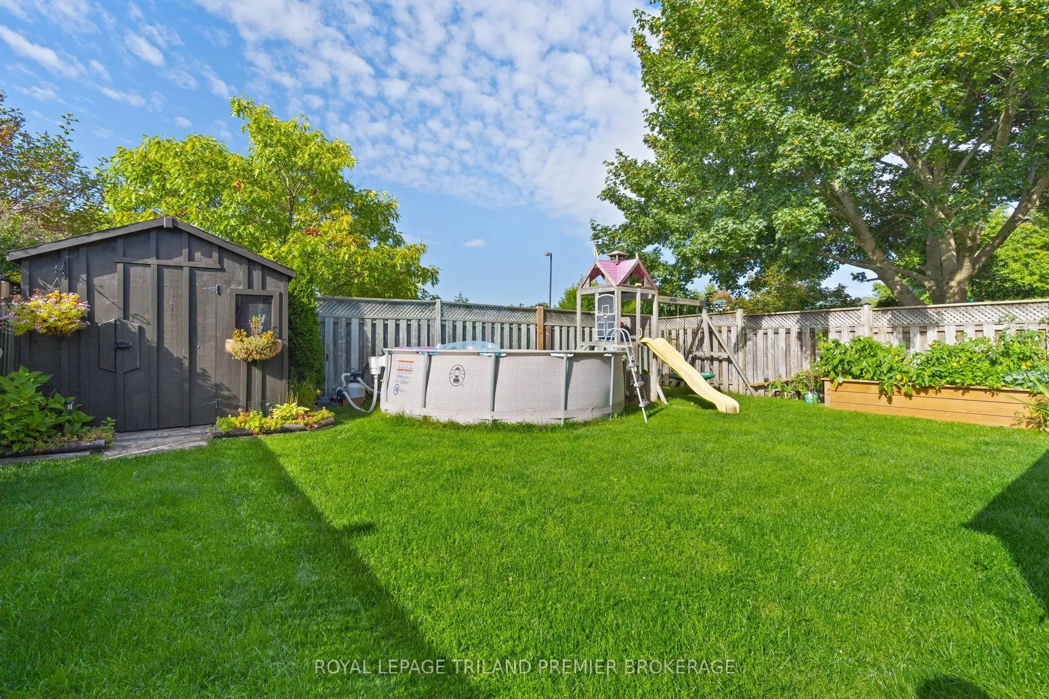852 Crestview Crescent