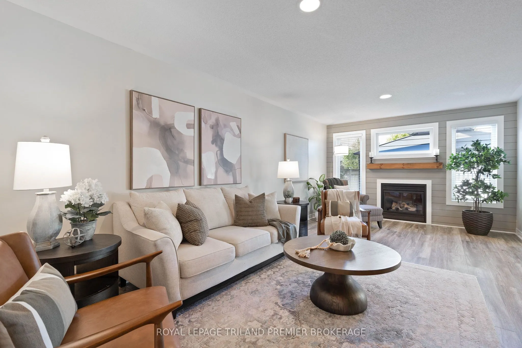 852 Crestview Crescent
