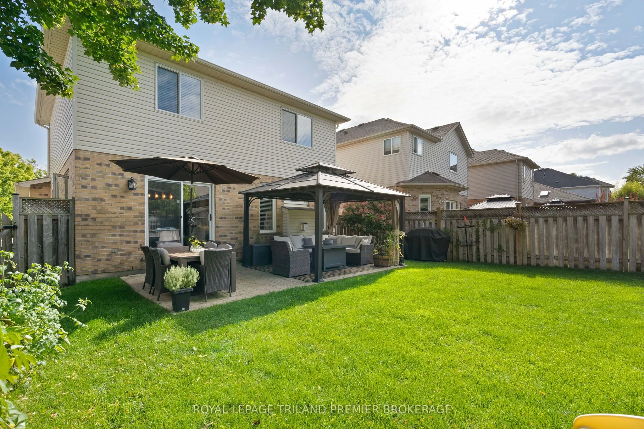 852 Crestview Crescent