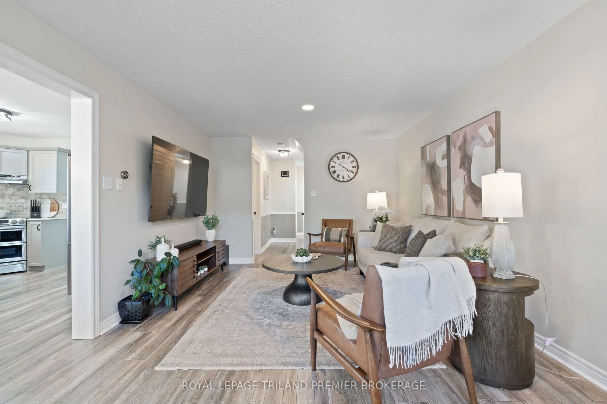 852 Crestview Crescent