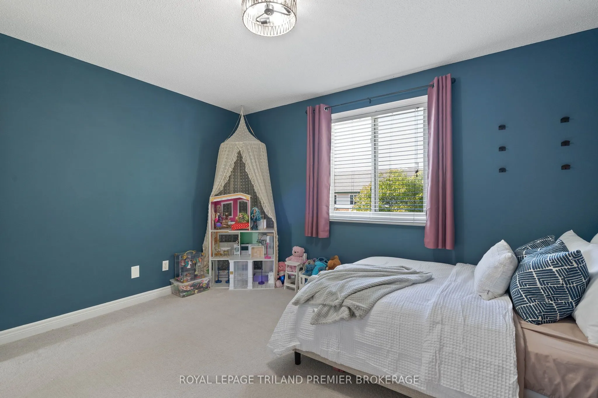 852 Crestview Crescent