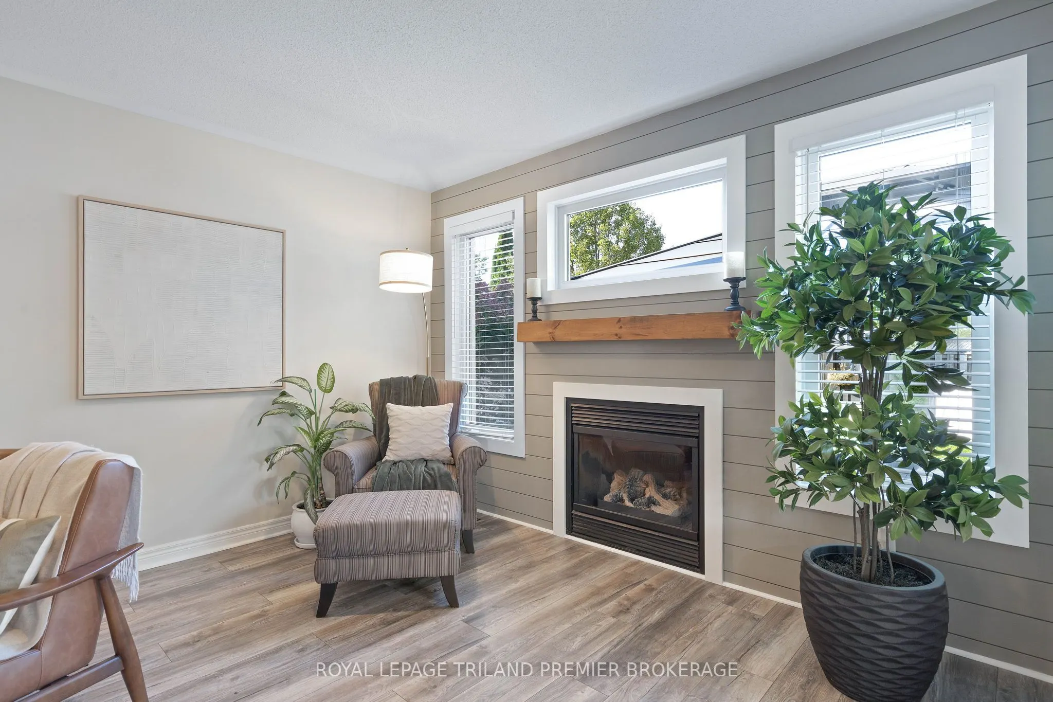 852 Crestview Crescent