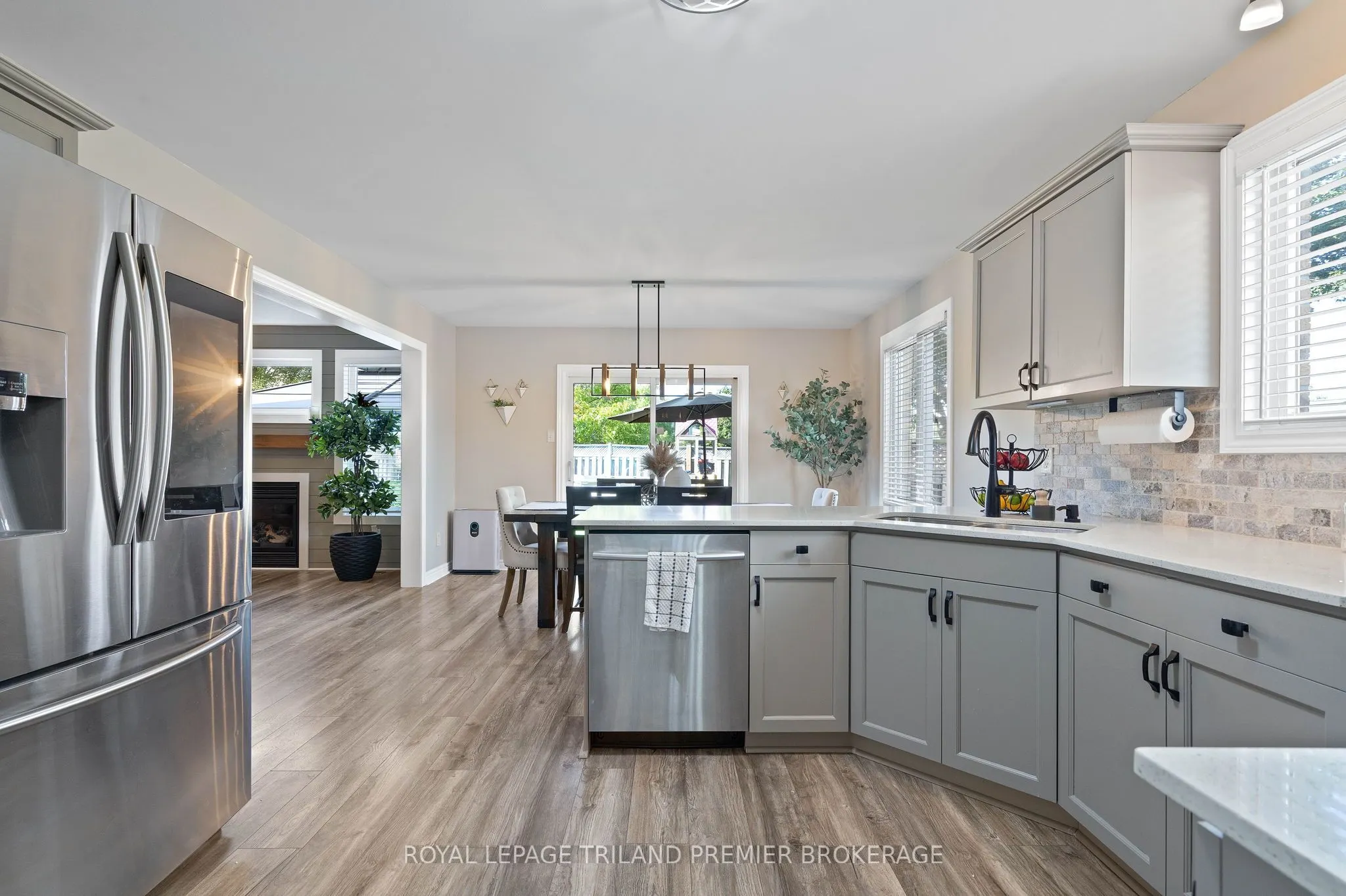 852 Crestview Crescent