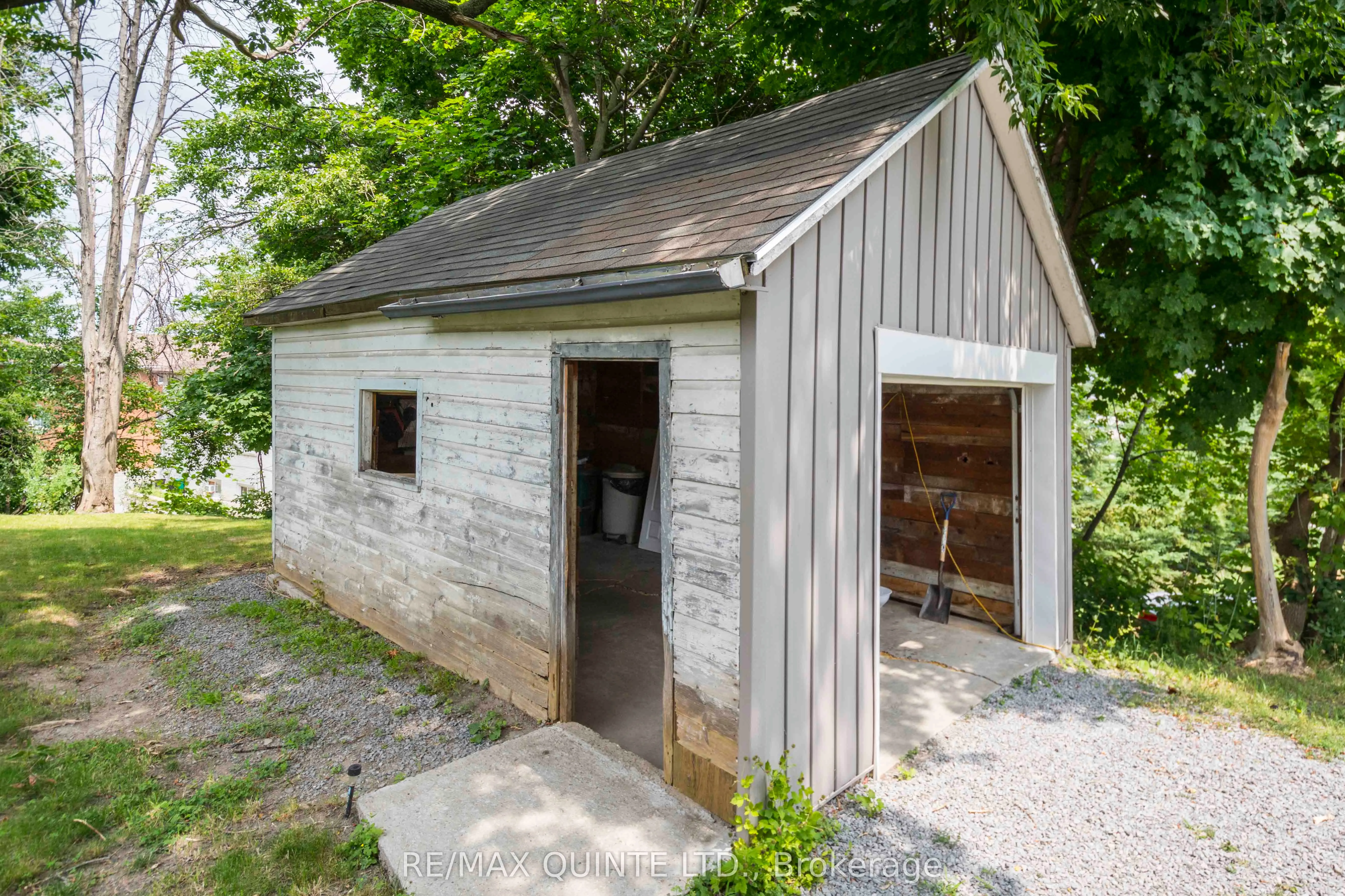 110 Moira Street W