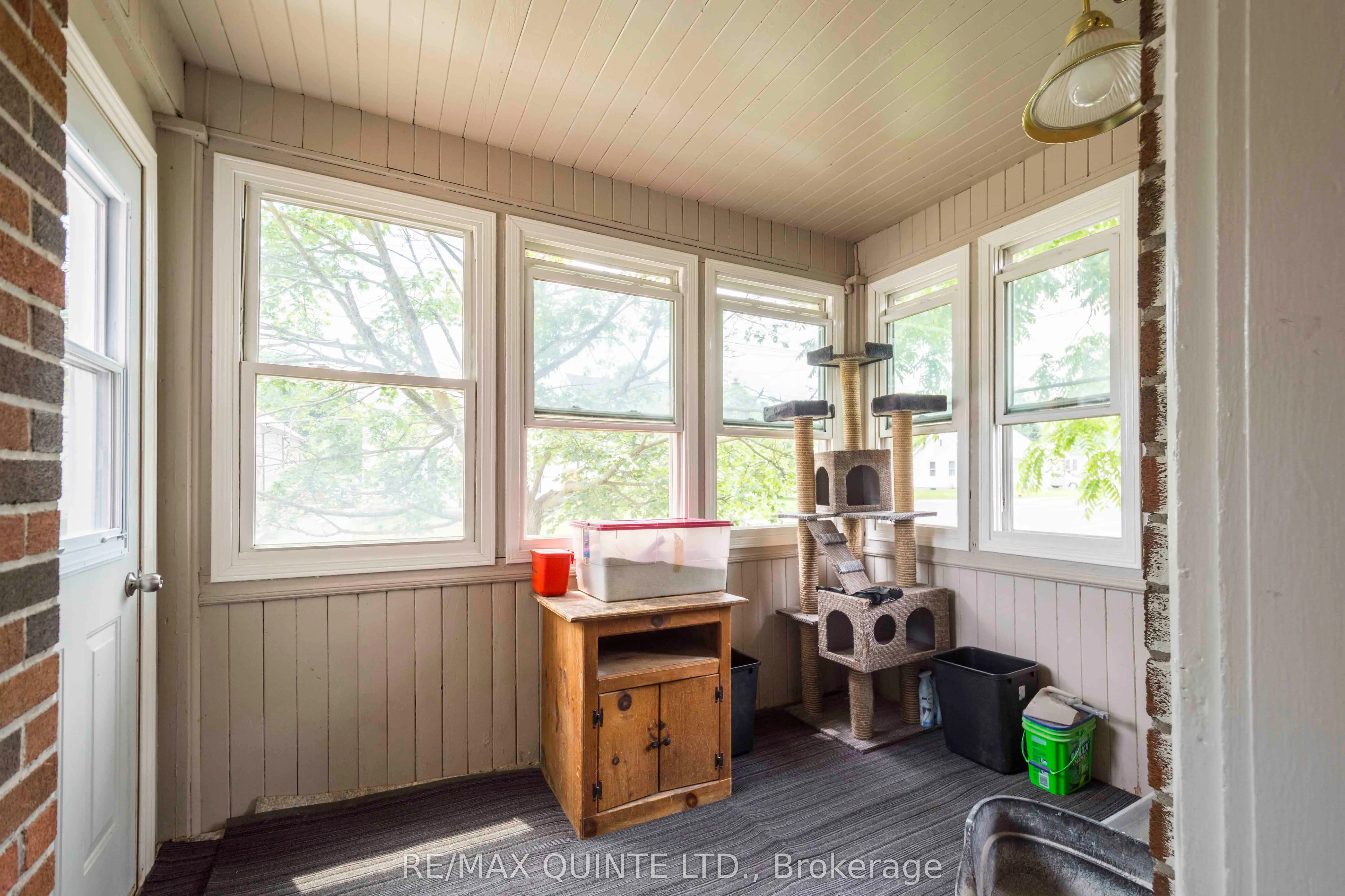 110 Moira Street W
