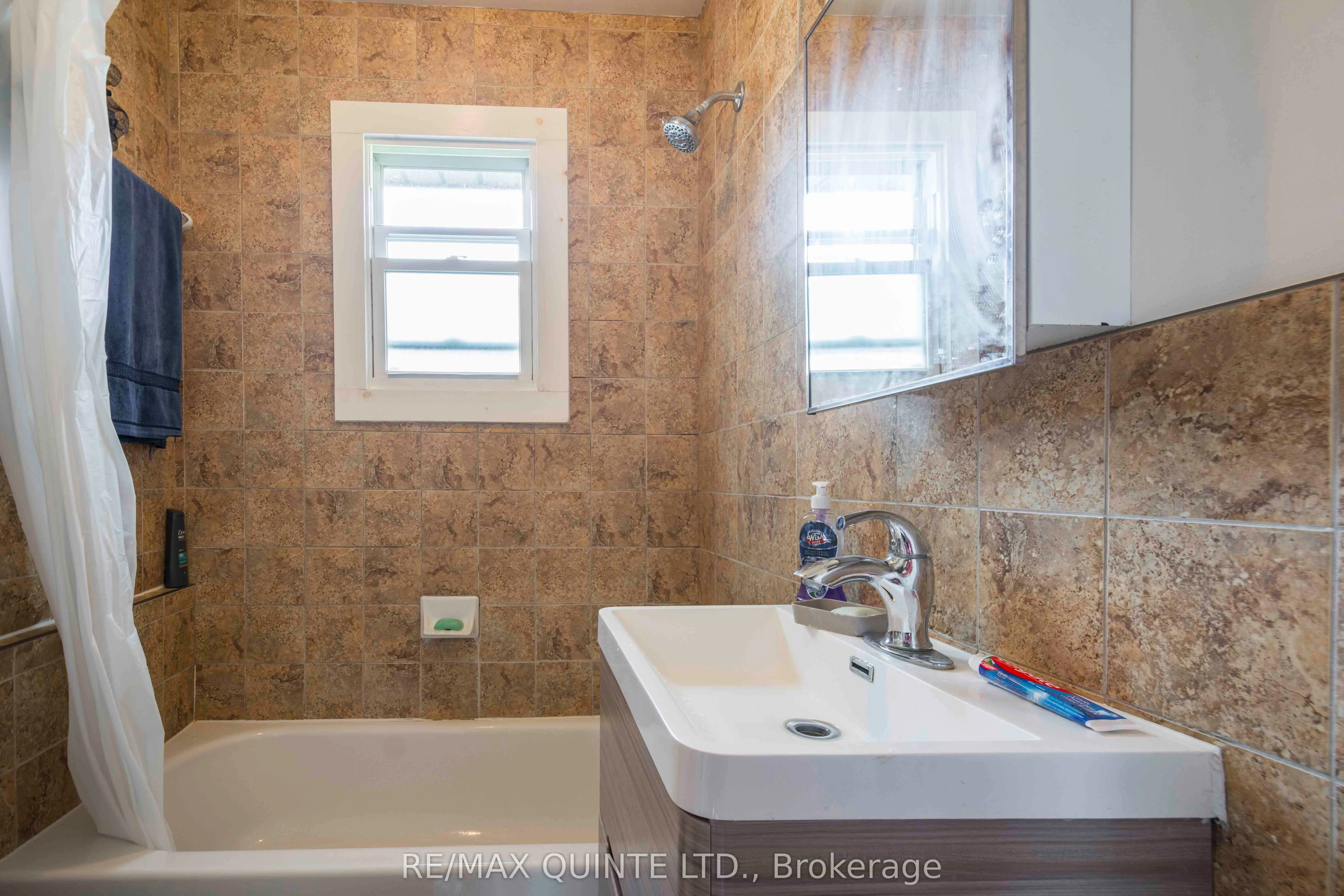 110 Moira Street W