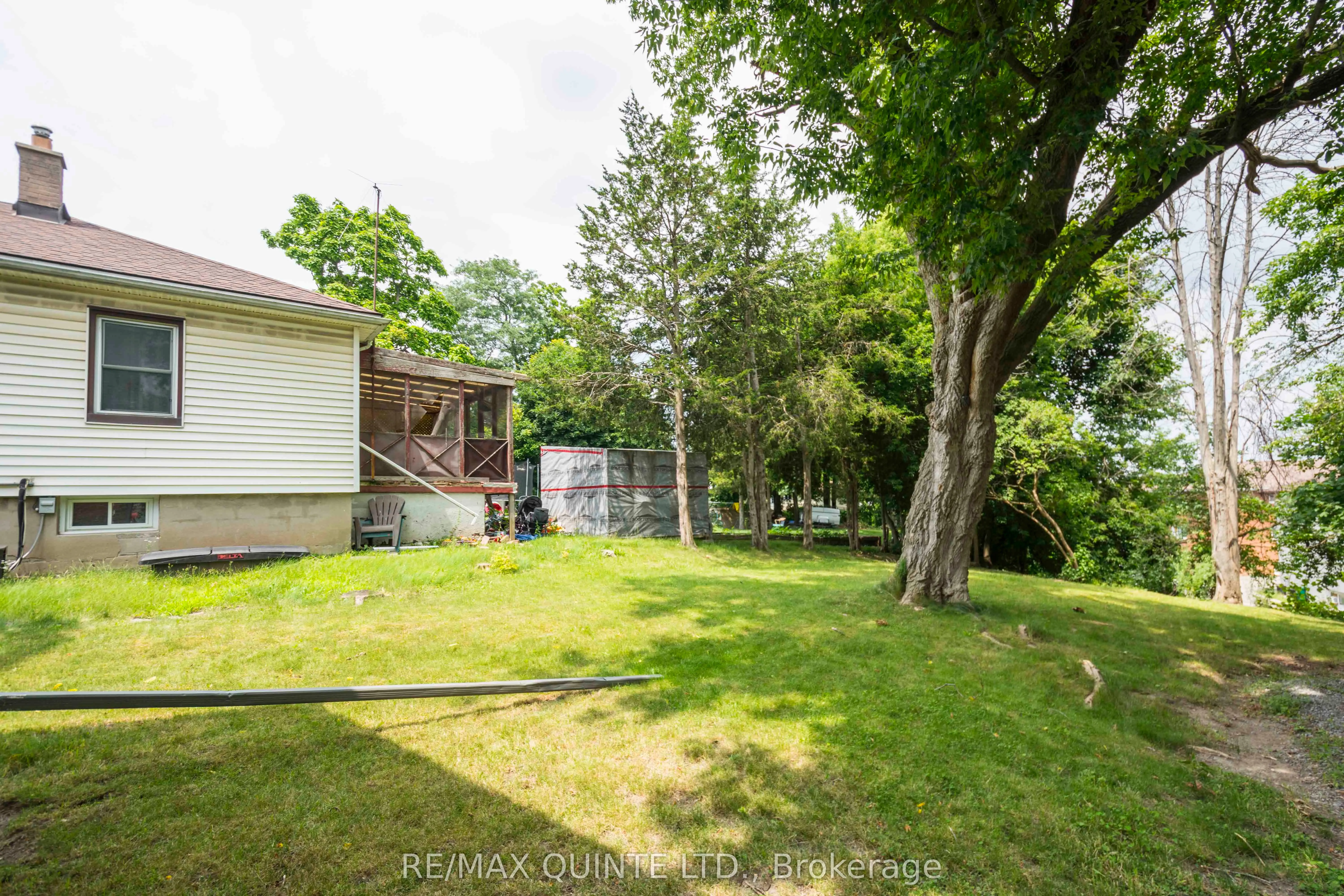 110 Moira Street W