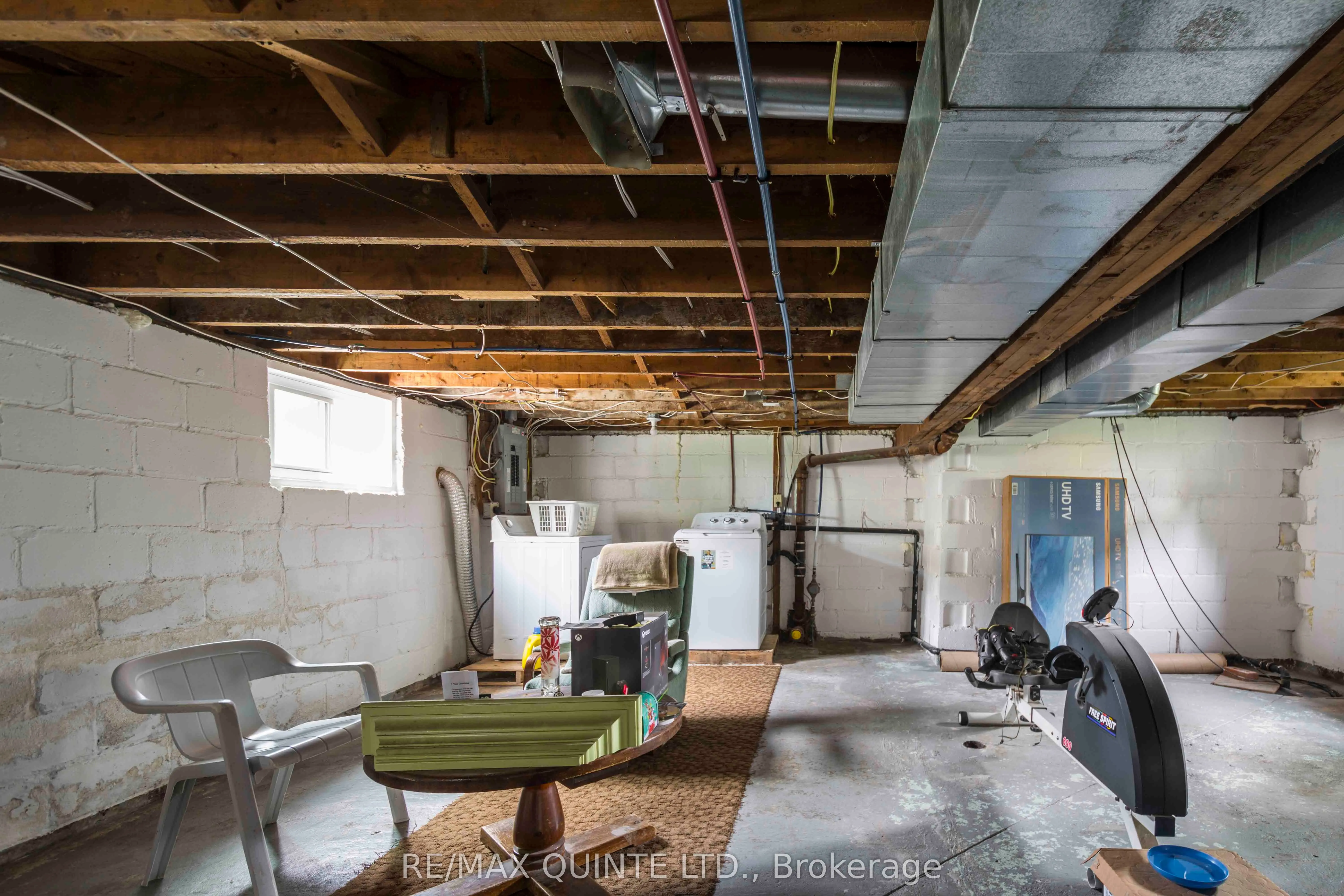 110 Moira Street W