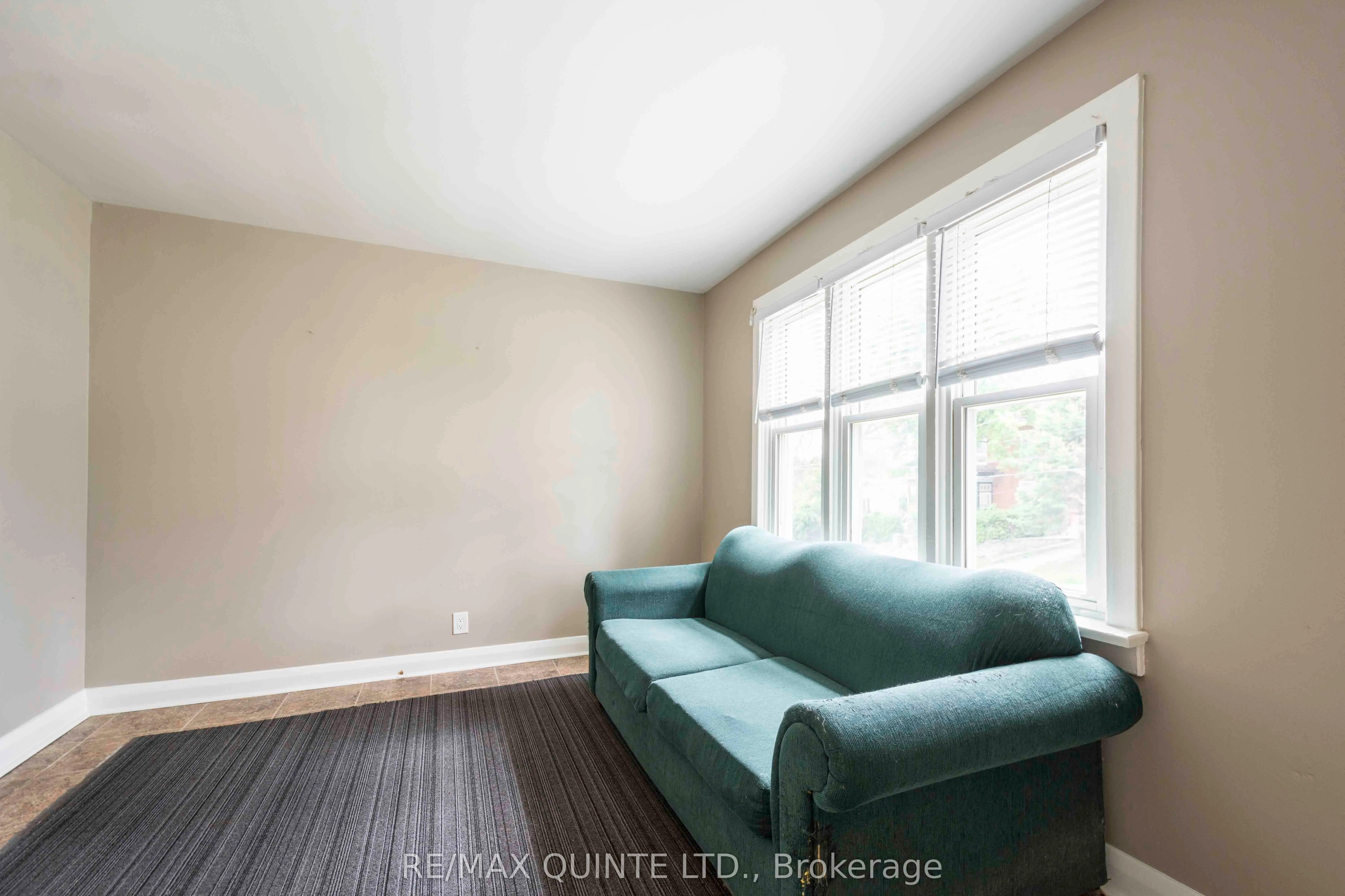 110 Moira Street W