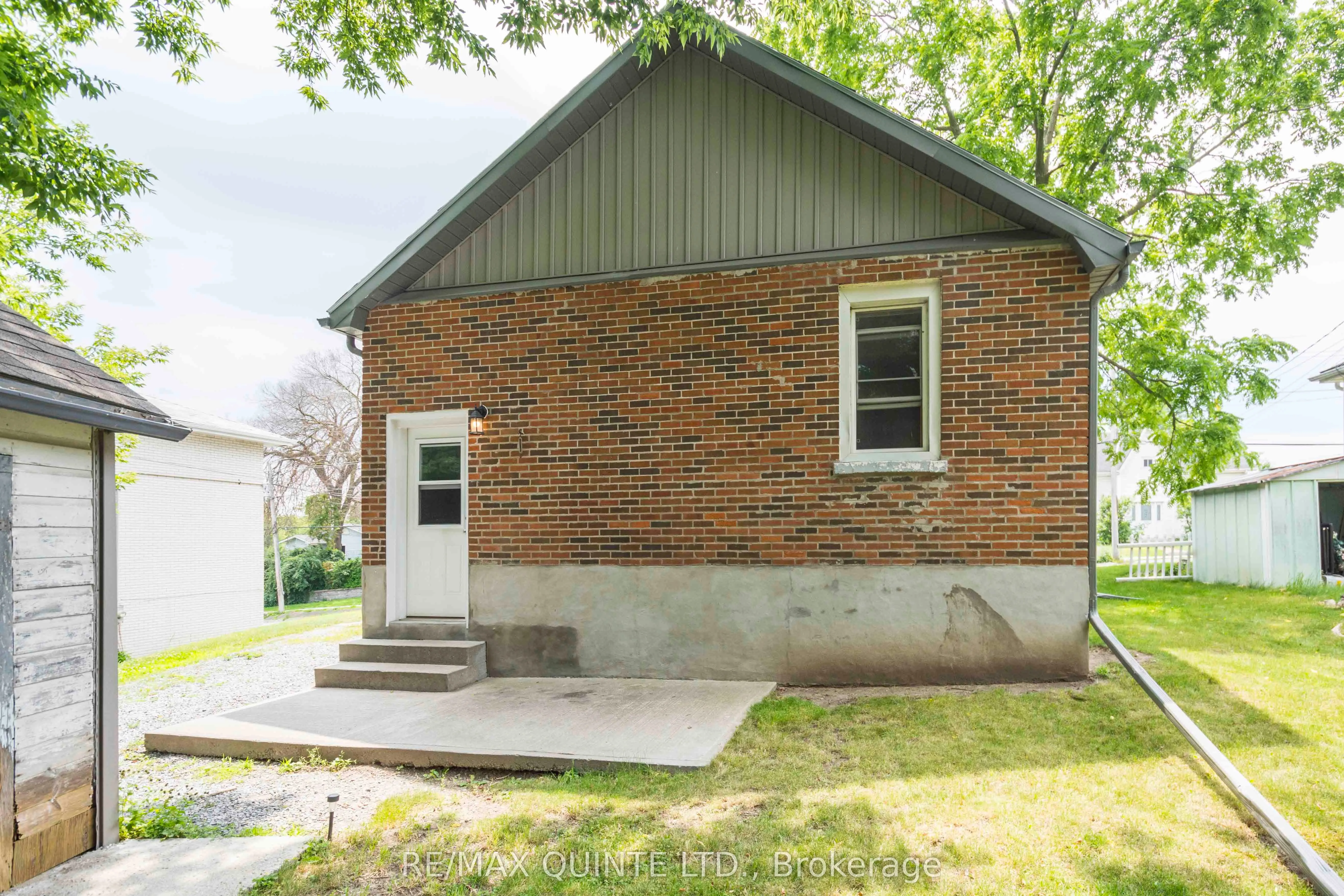 110 Moira Street W