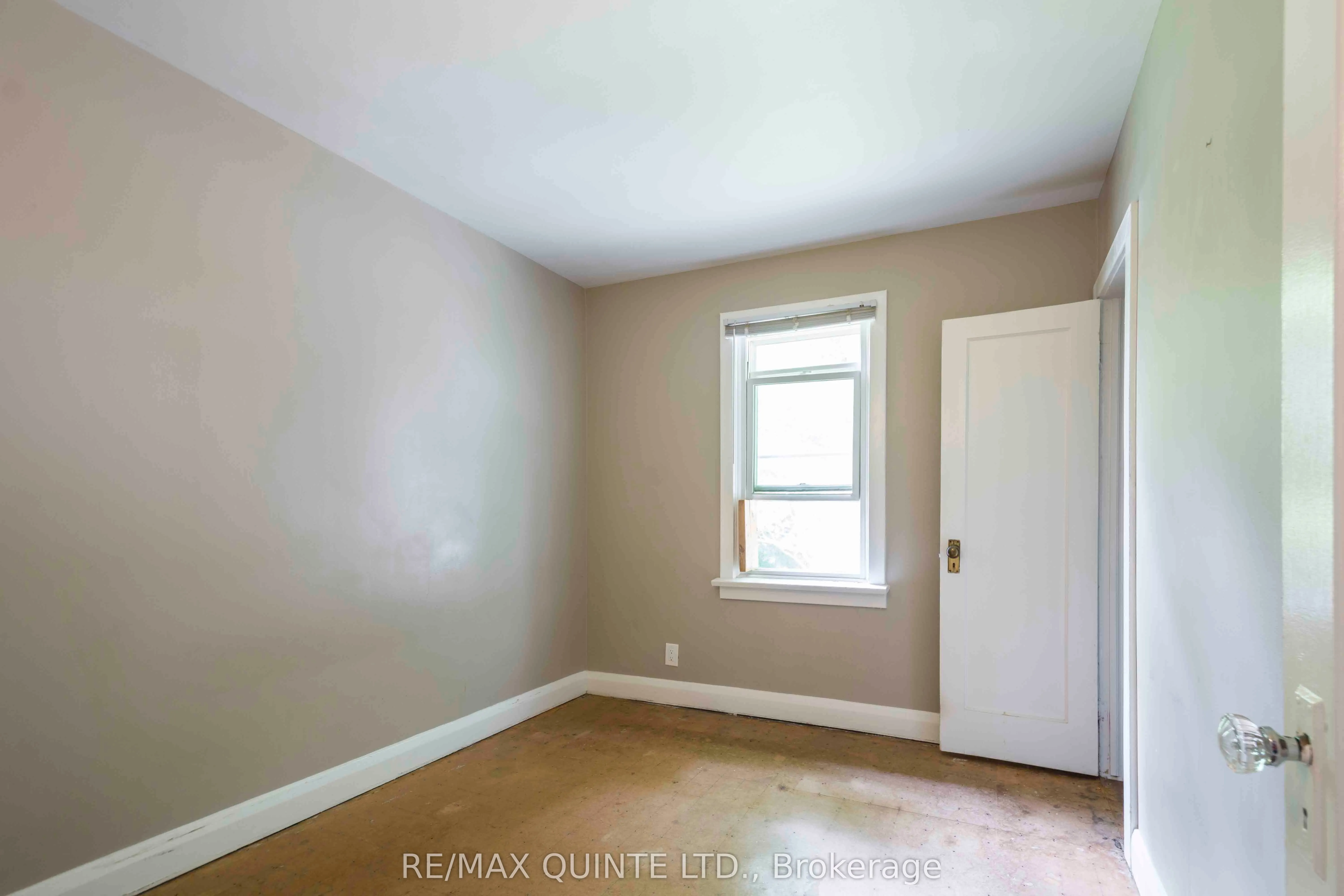 110 Moira Street W