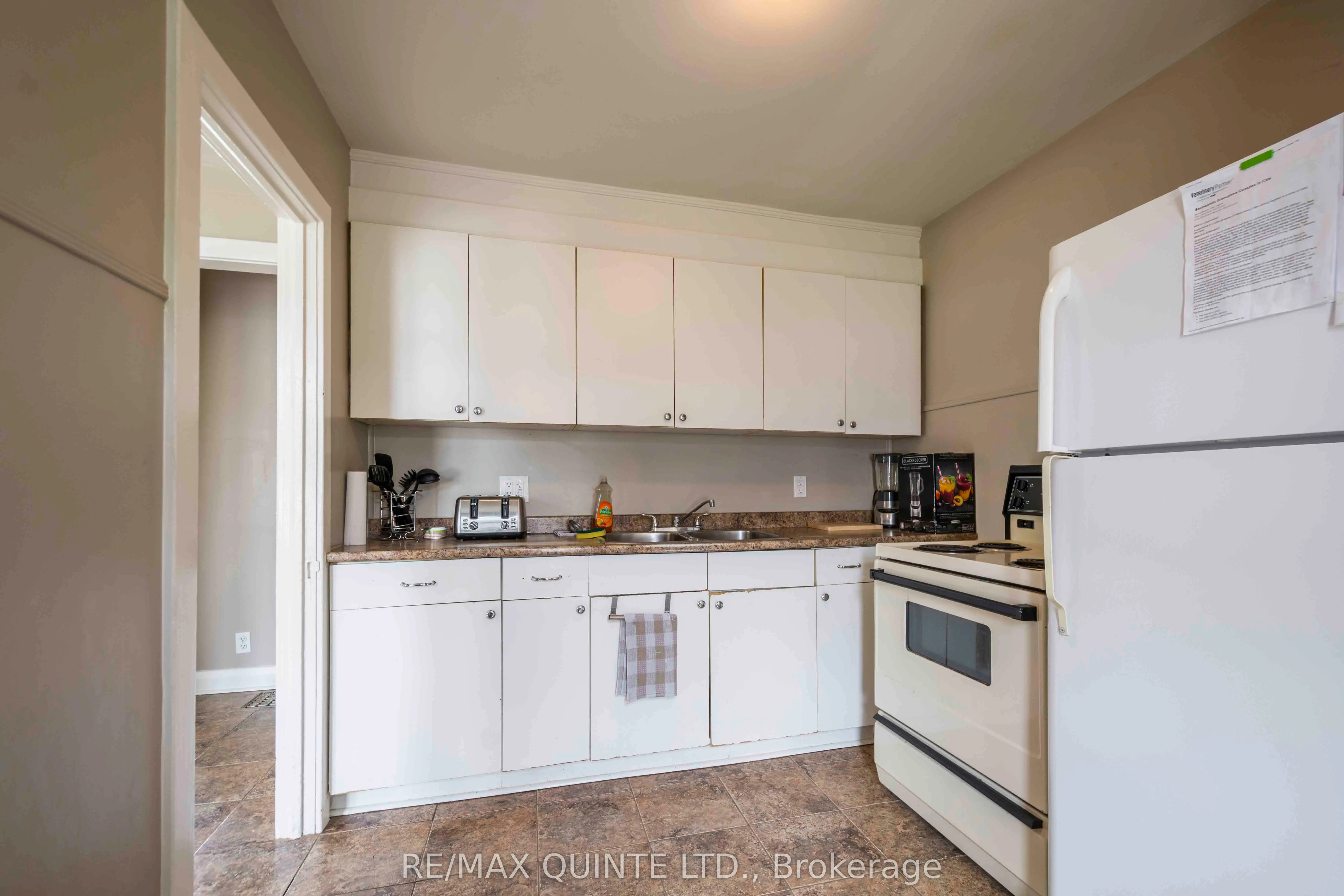 110 Moira Street W