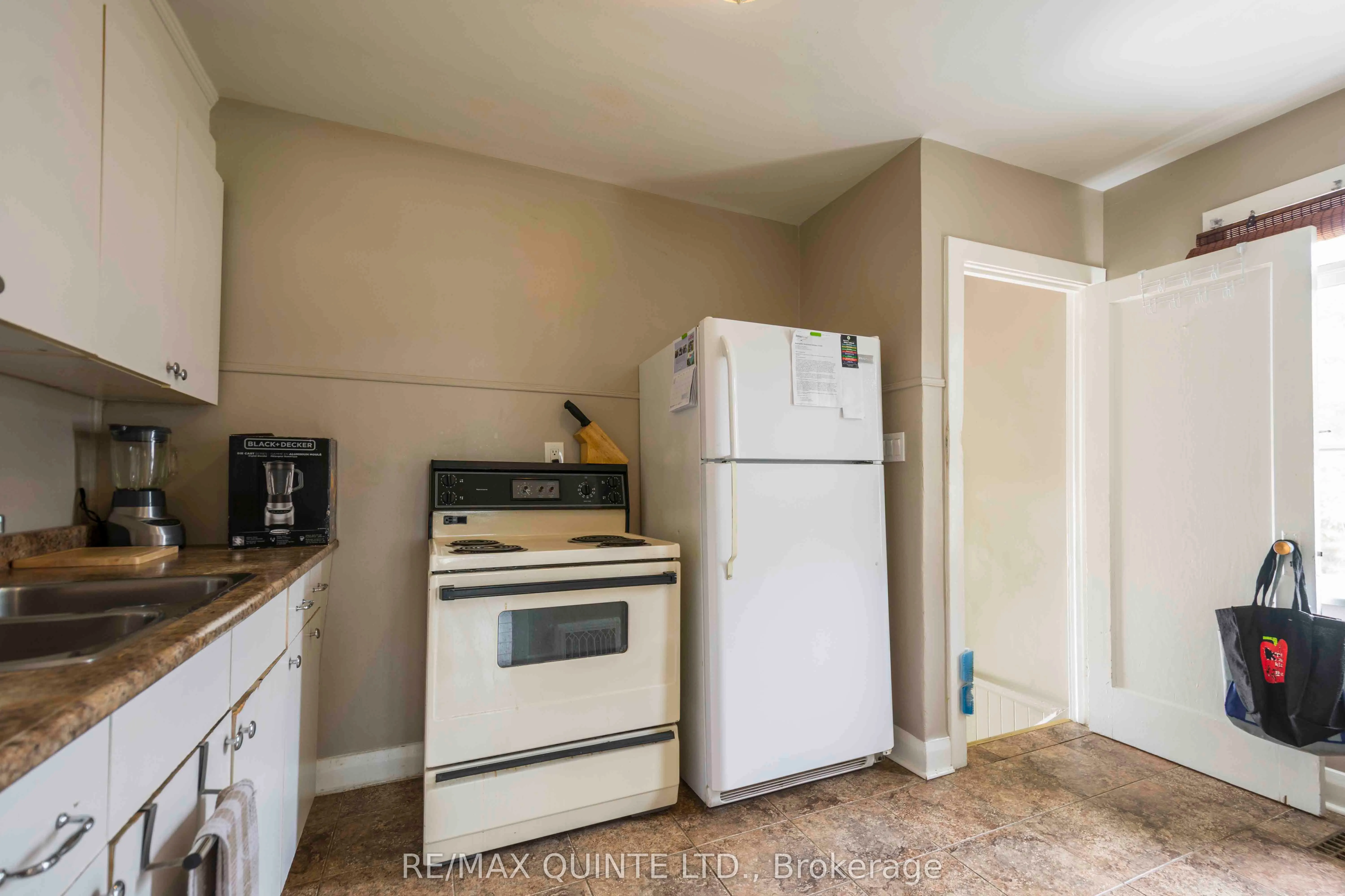 110 Moira Street W