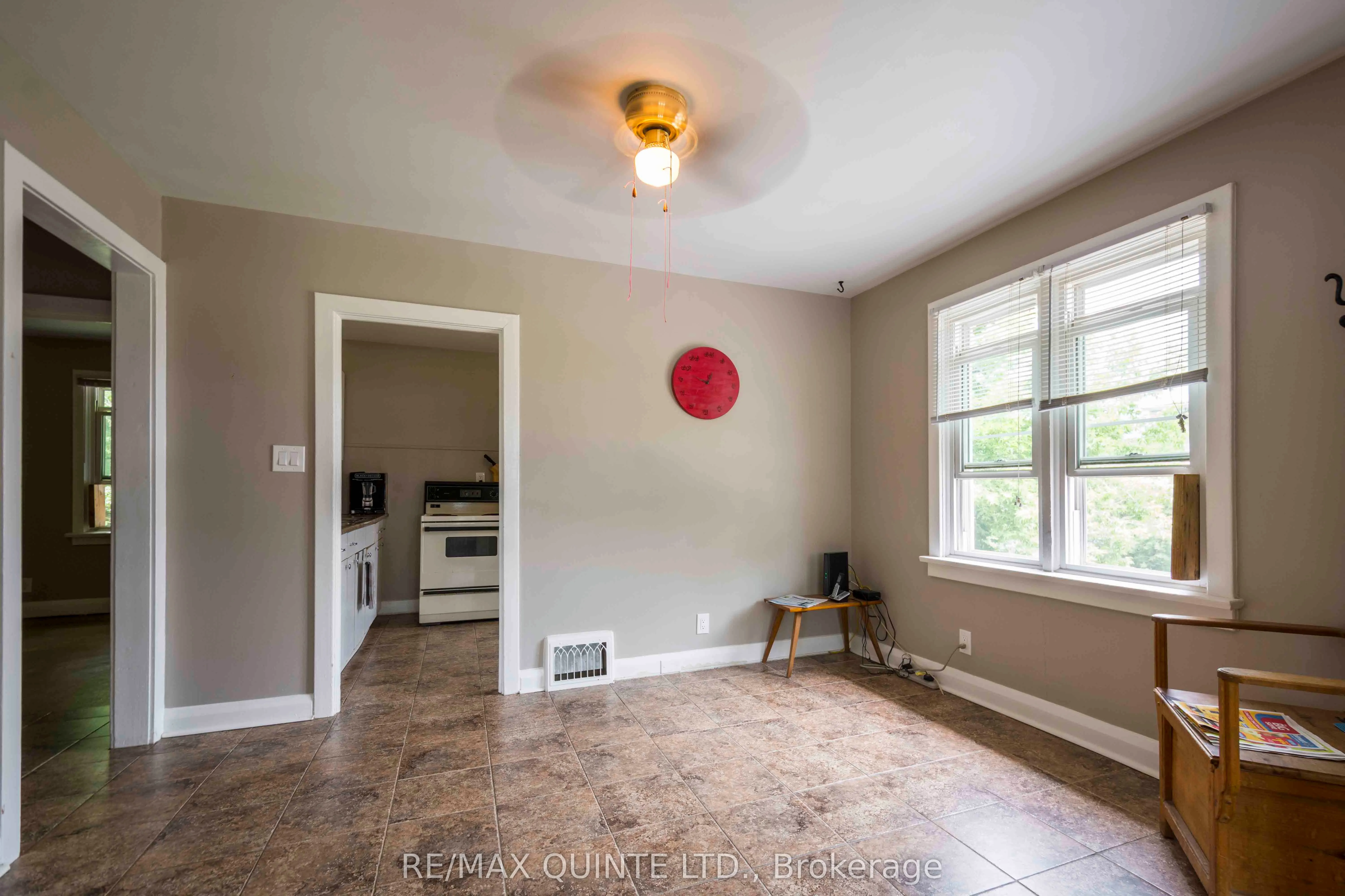 110 Moira Street W