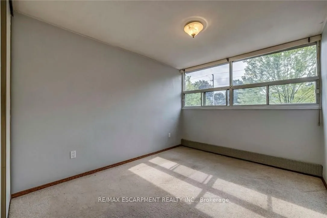 1950 Main Street W, #202