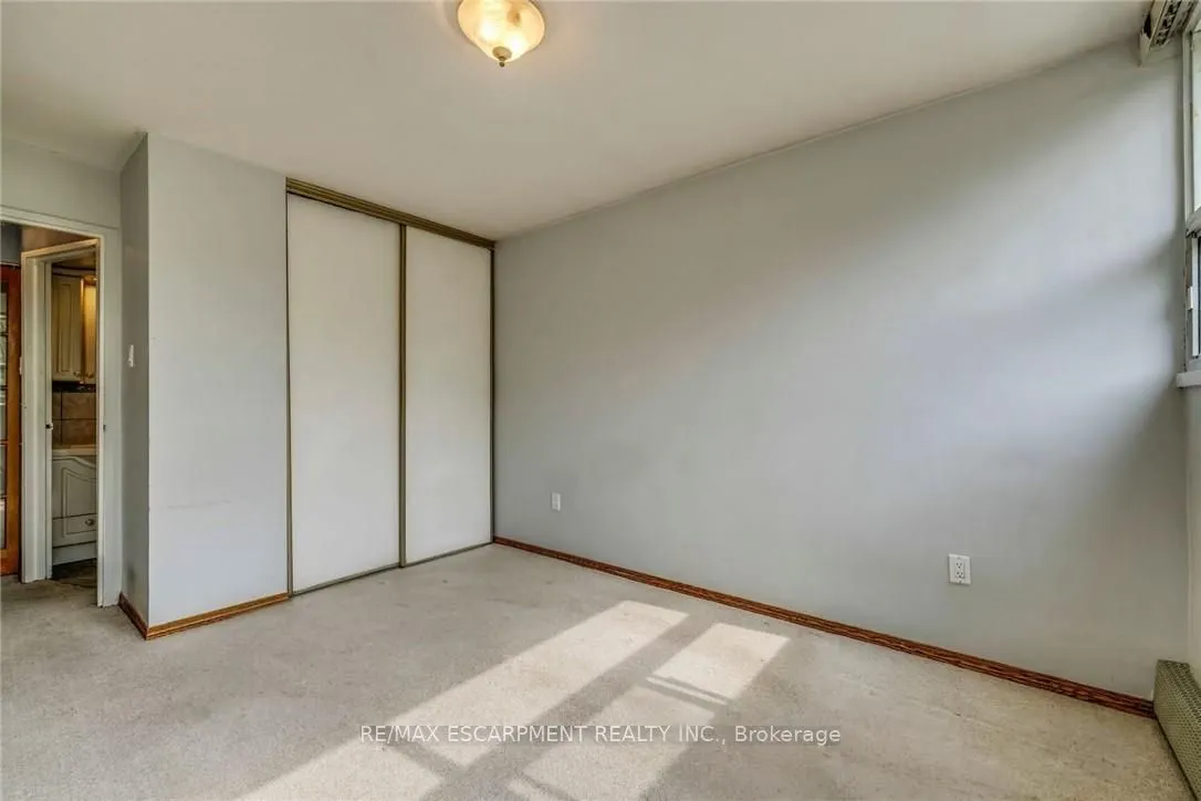1950 Main Street W, #202
