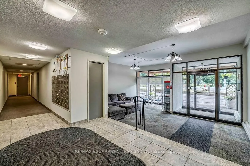1950 Main Street W, #202