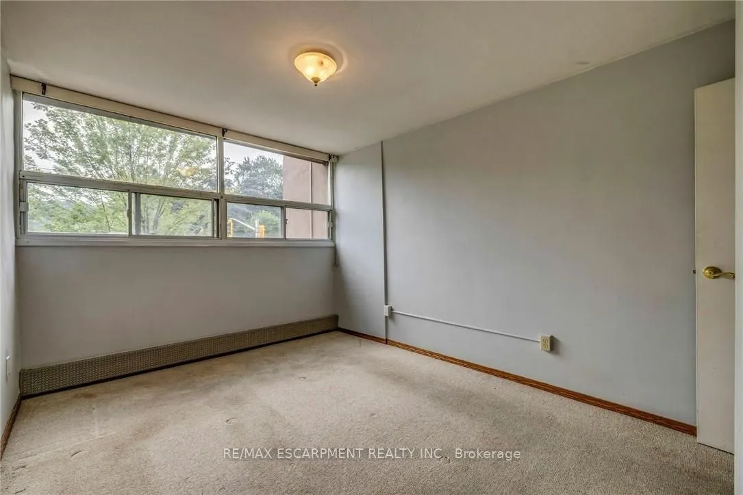 1950 Main Street W, #202