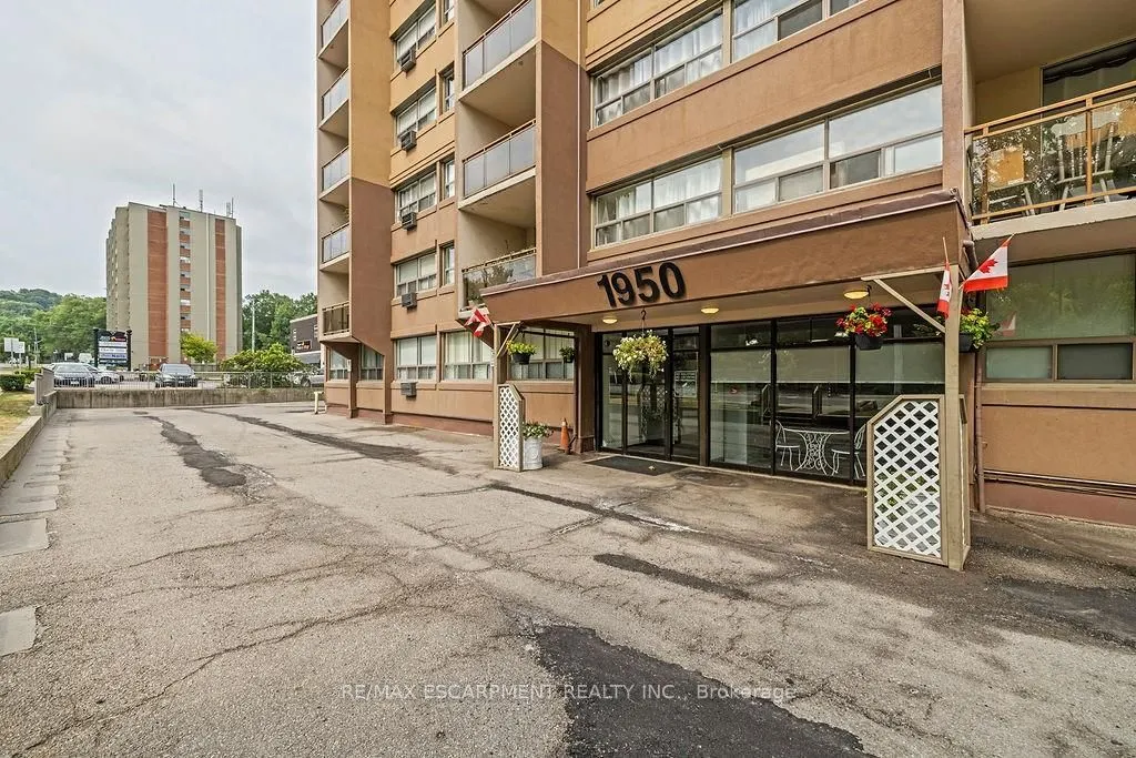 1950 Main Street W, #202