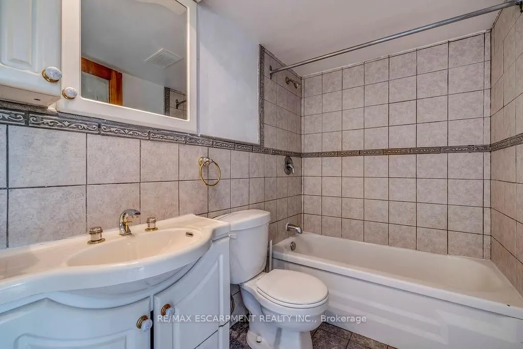 1950 Main Street W, #202