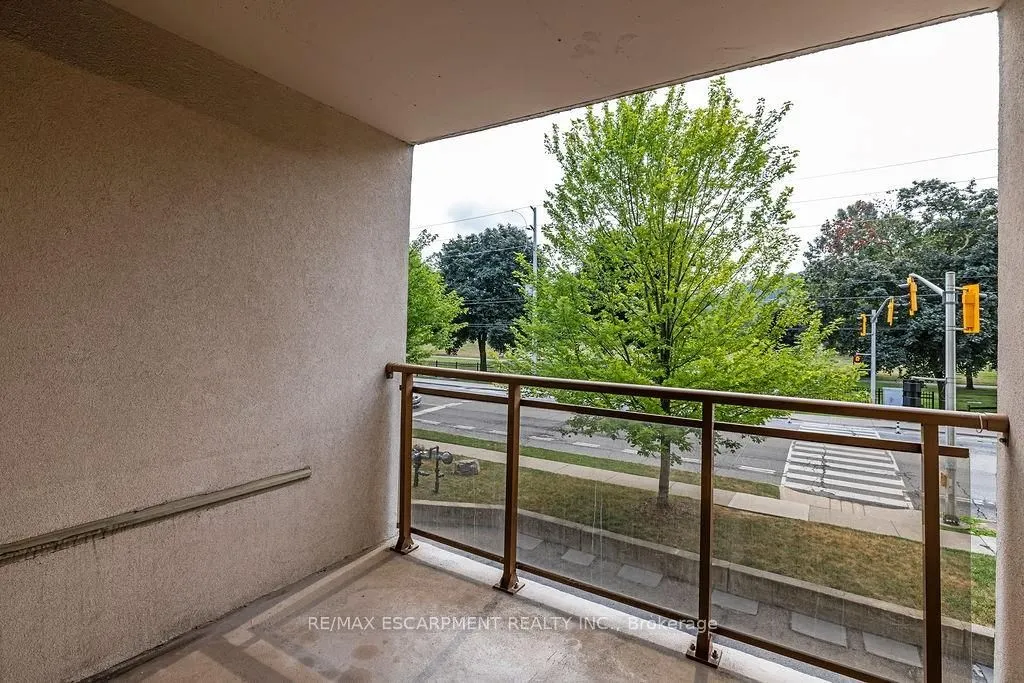 1950 Main Street W, #202