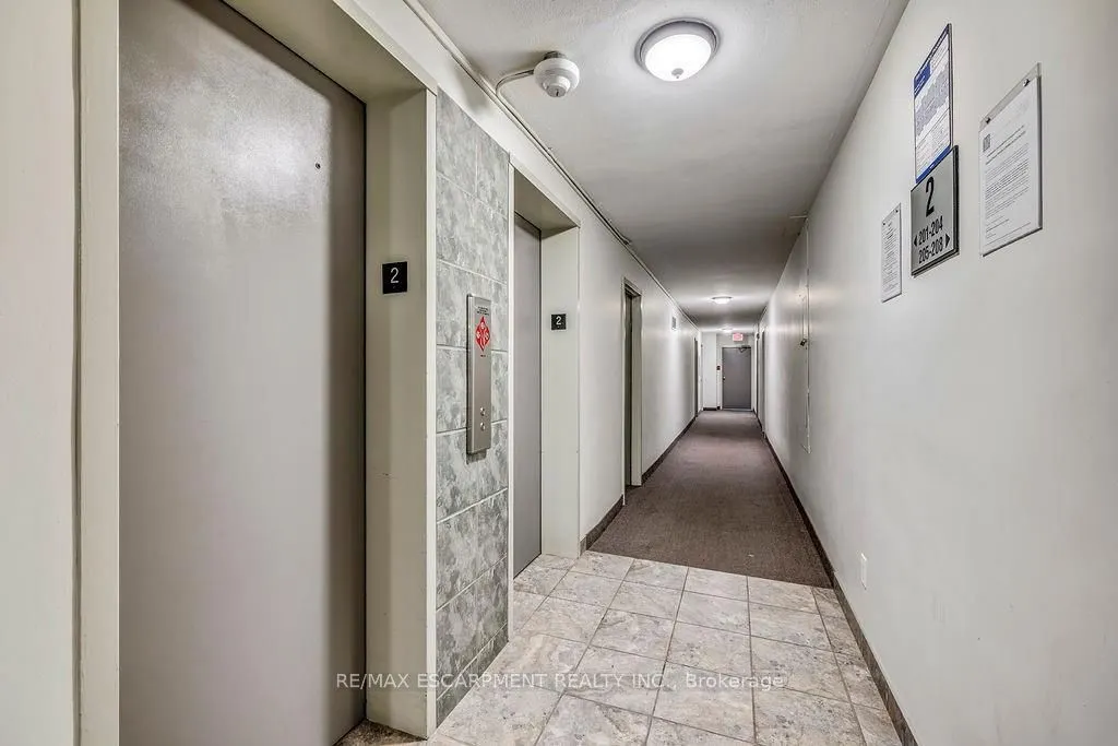 1950 Main Street W, #202