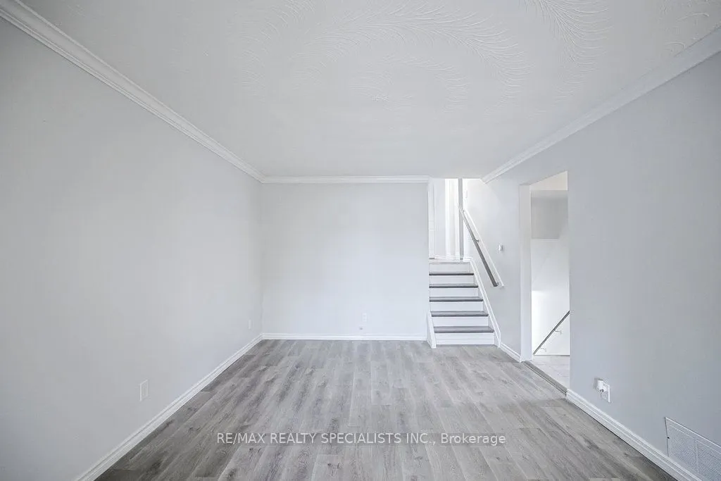 215A Paris Road