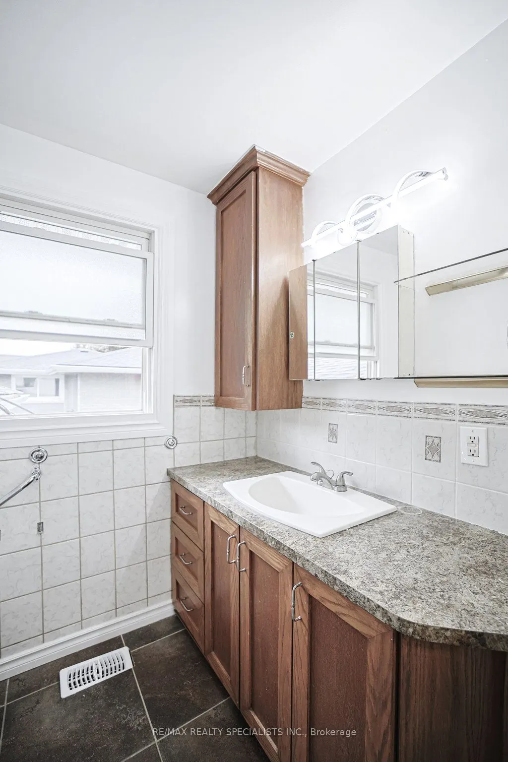 215A Paris Road