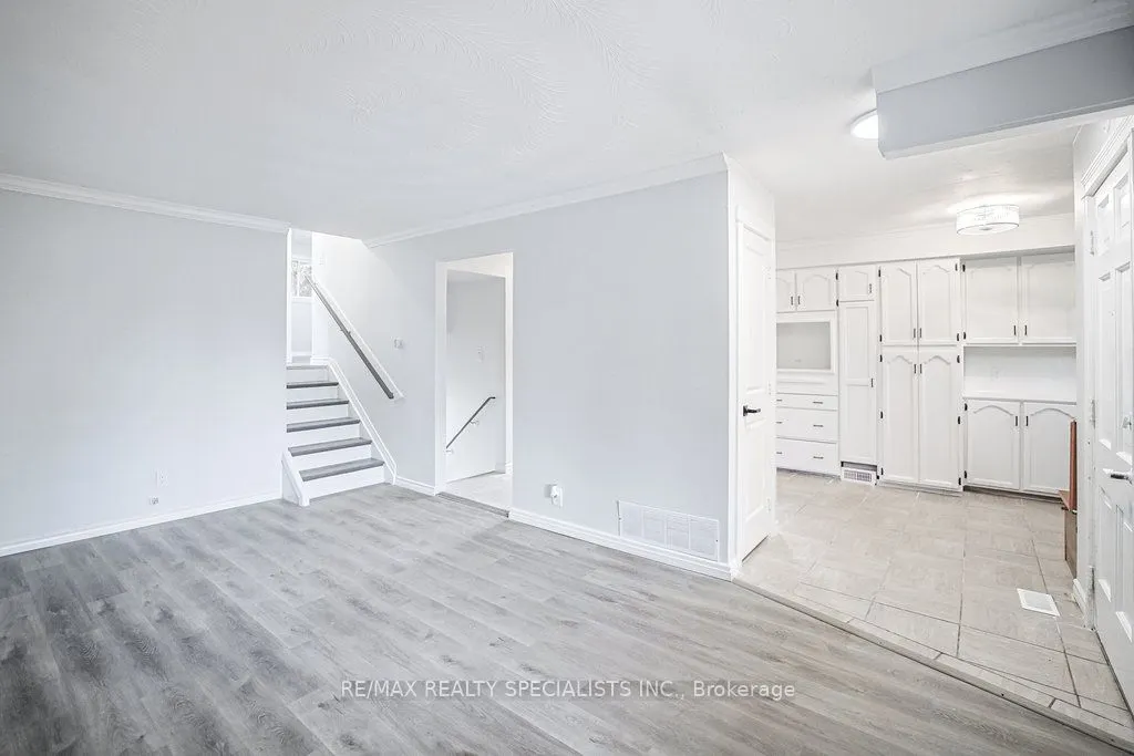 215A Paris Road