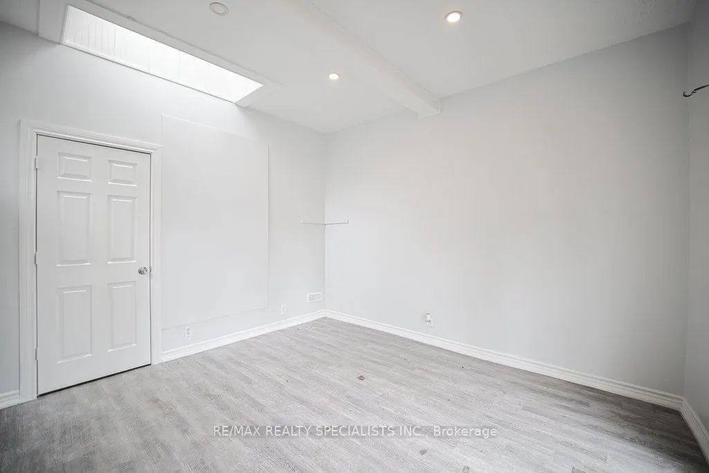 215A Paris Road