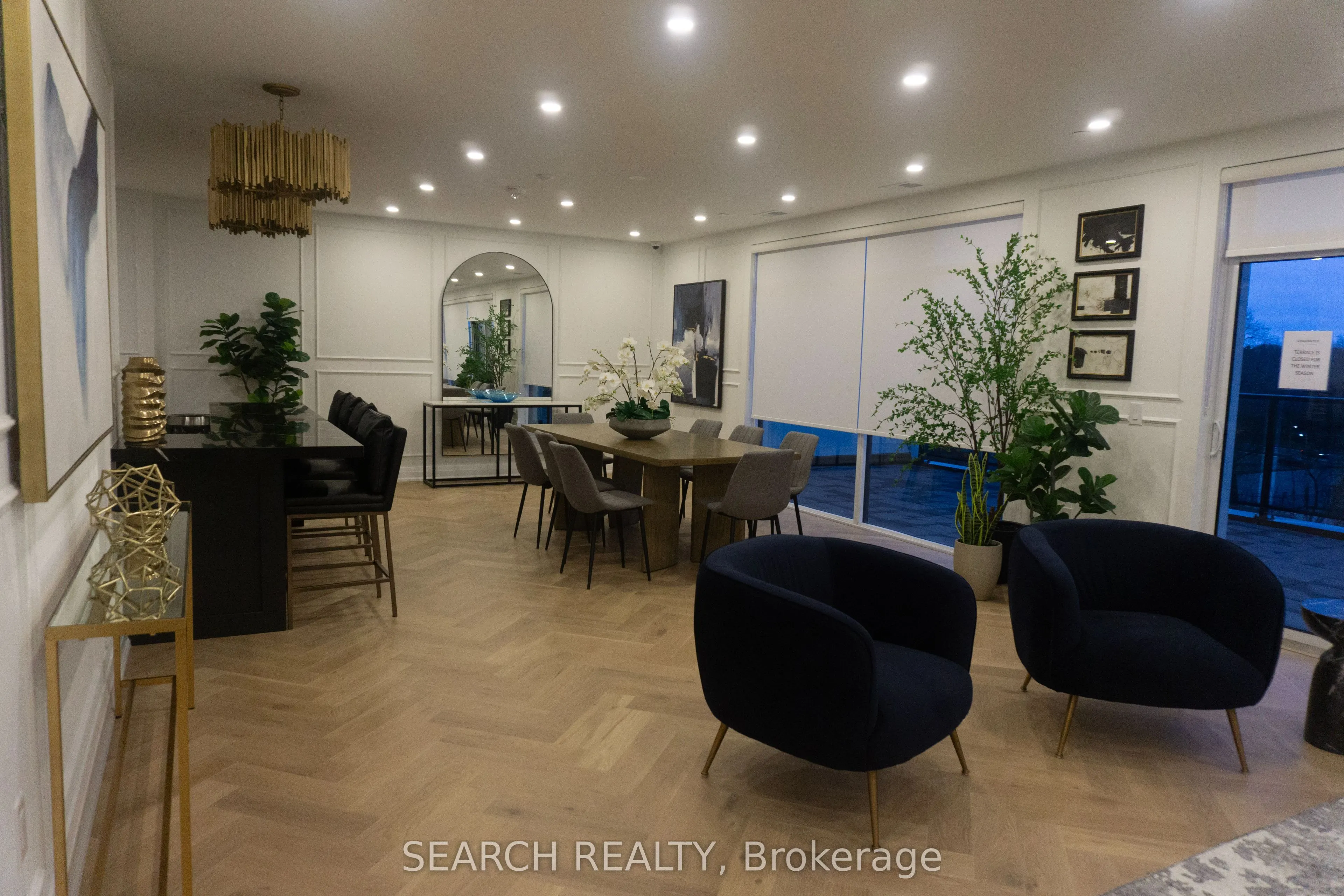 71 Wyndham Street S, #310