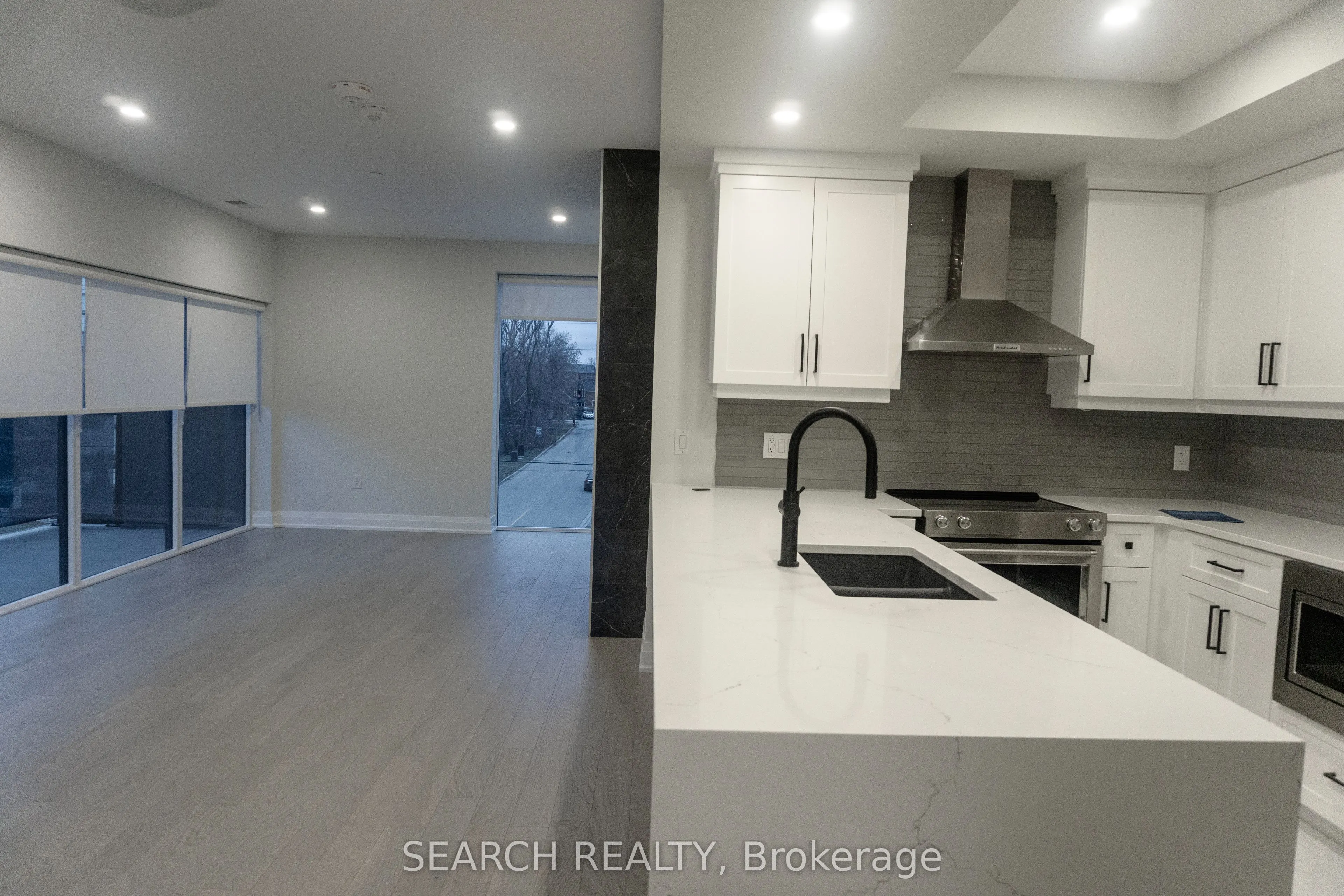 71 Wyndham Street S, #310